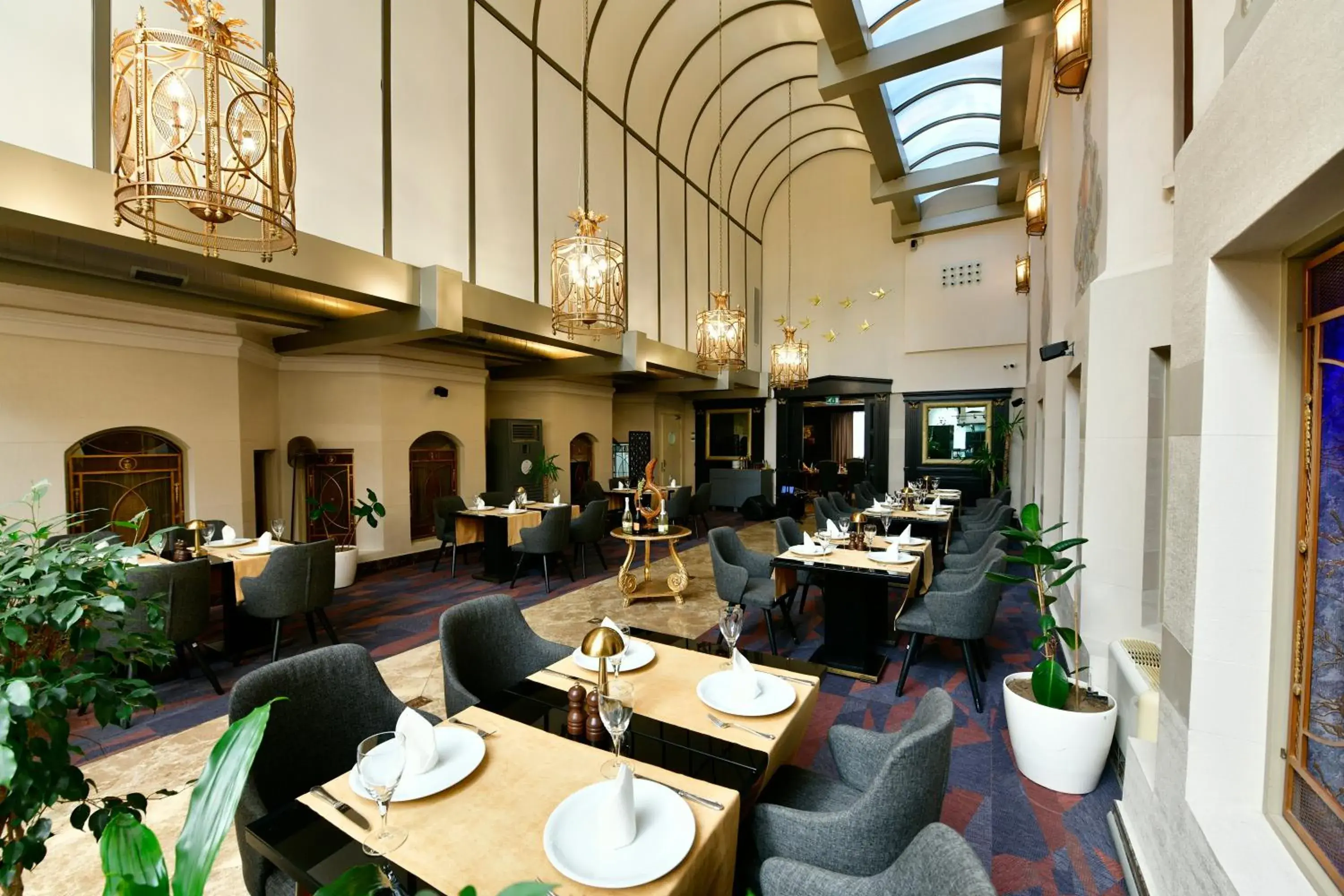 Restaurant/places to eat in Crowne Plaza Istanbul - Old City by IHG Restaurant/places to eat in Crowne Plaza Istanbul - Old City by IHG