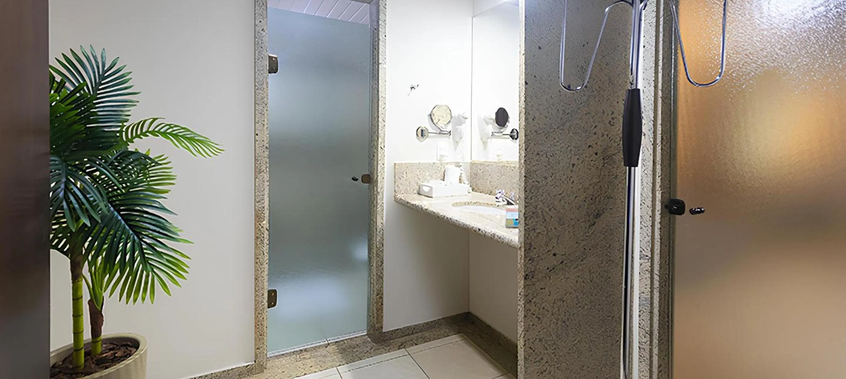 Bathroom in Hotel Dan Inn Franca & Convenções By Nacional Inn