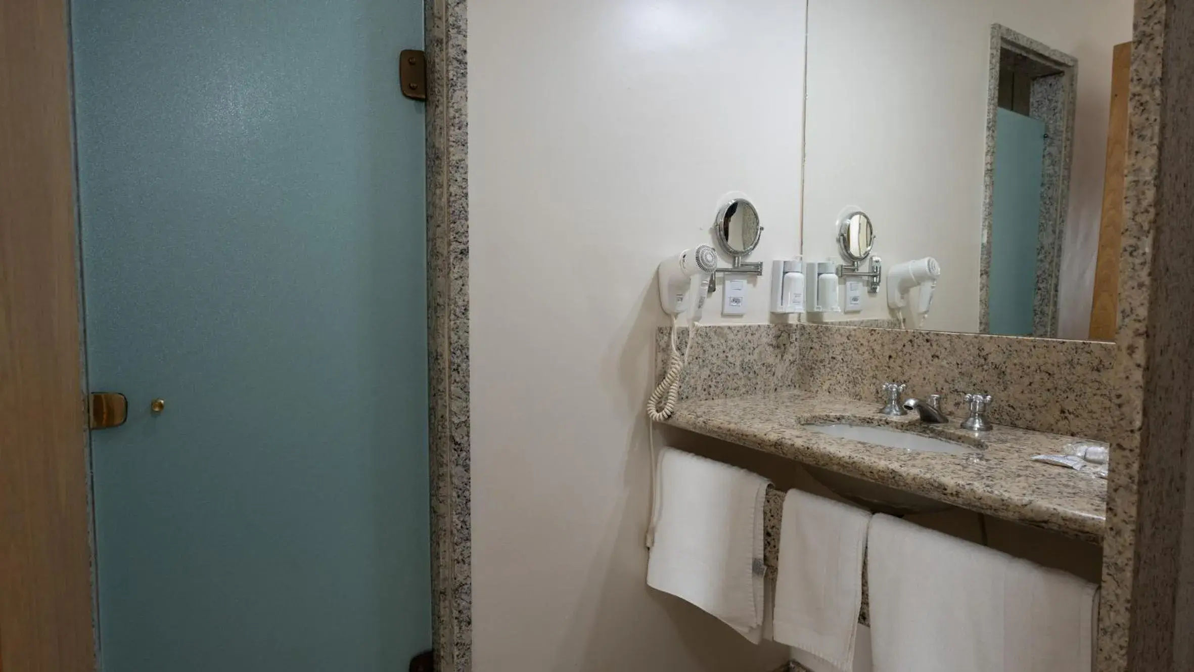 Bathroom in Hotel Dan Inn Franca & Convenções By Nacional Inn Bathroom in Hotel Dan Inn Franca & Convenções By Nacional Inn