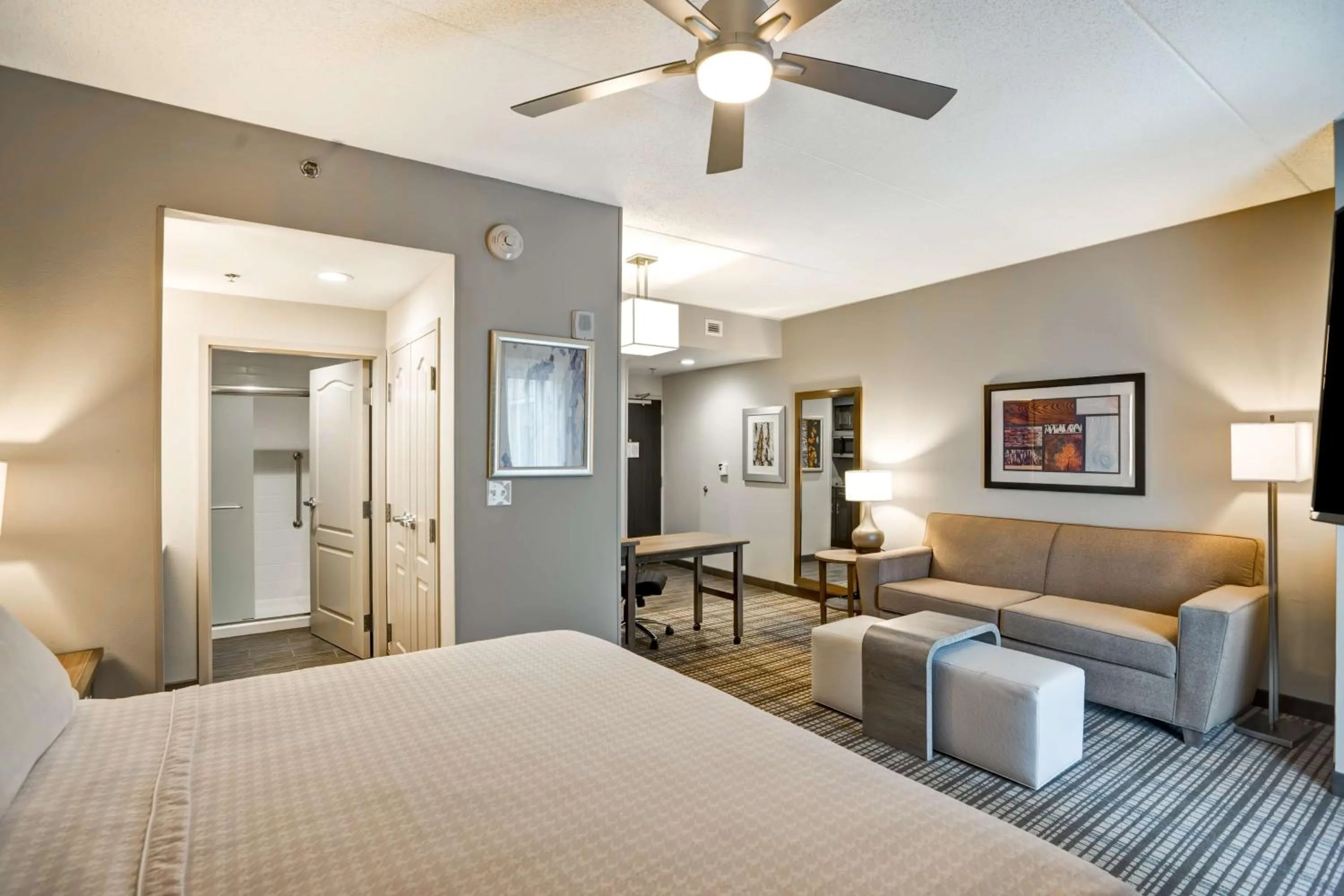 Bed in Homewood Suites by Hilton Nashville Franklin