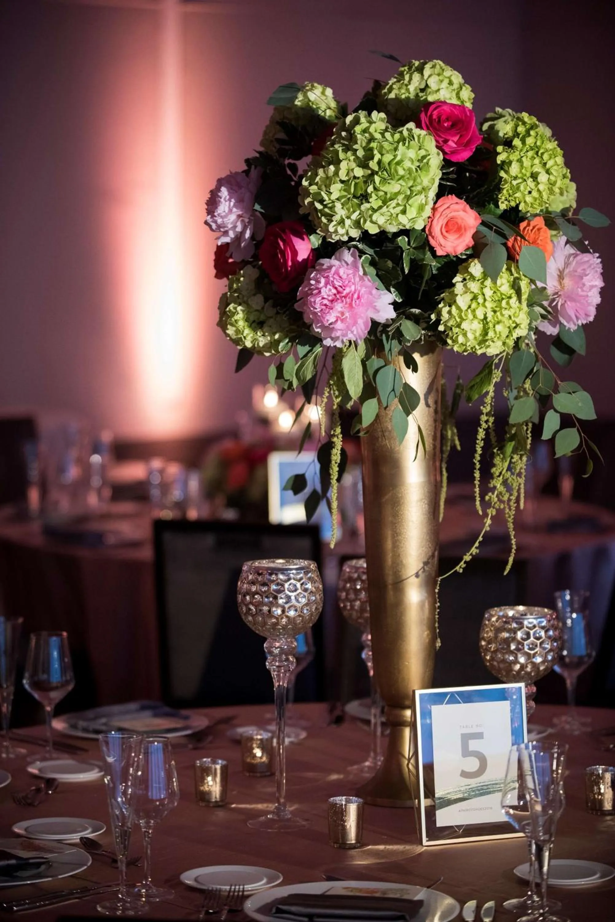 Dining area in LondonHouse Chicago, Curio Collection by Hilton
