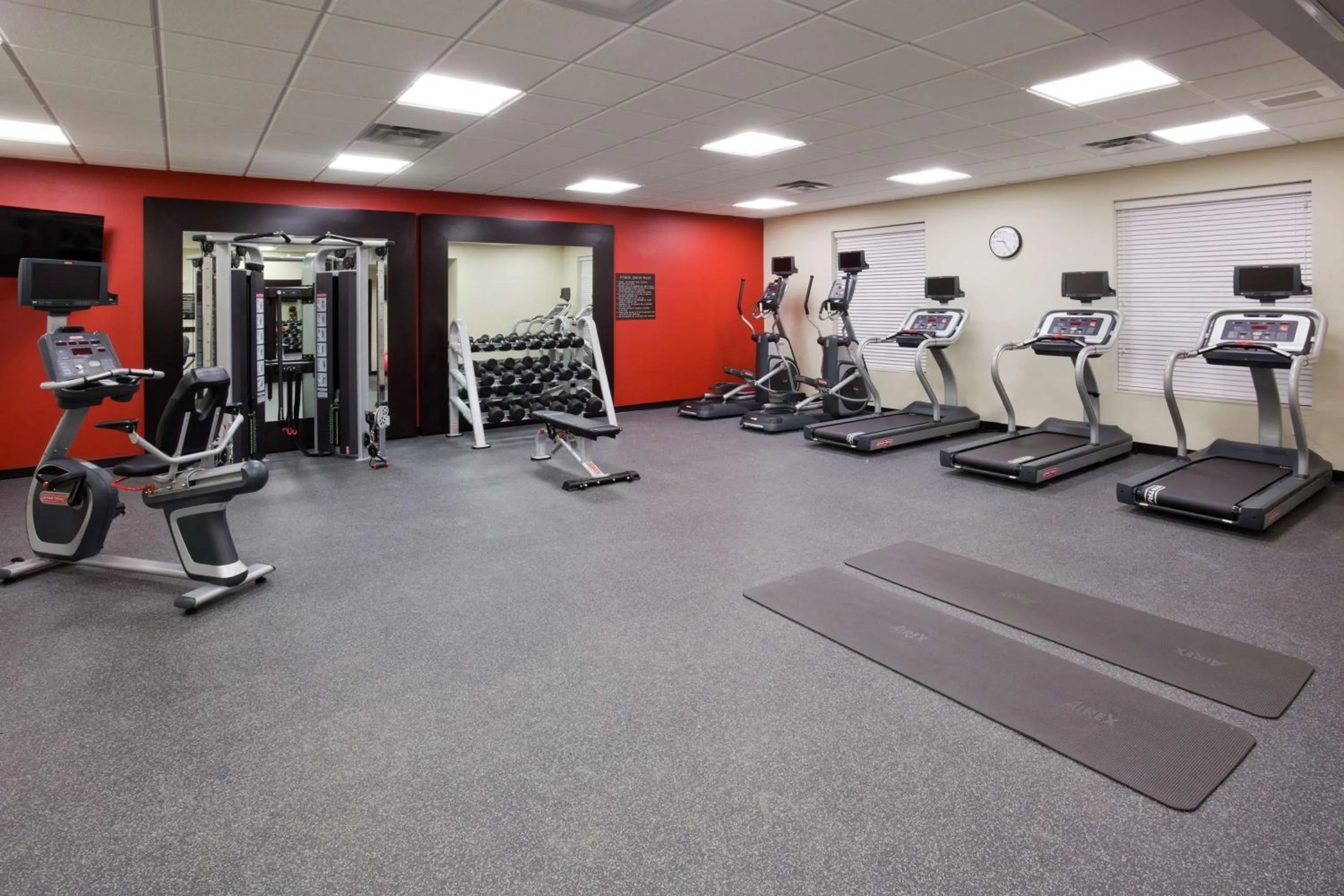 Fitness centre/facilities in Homewood Suites Davenport