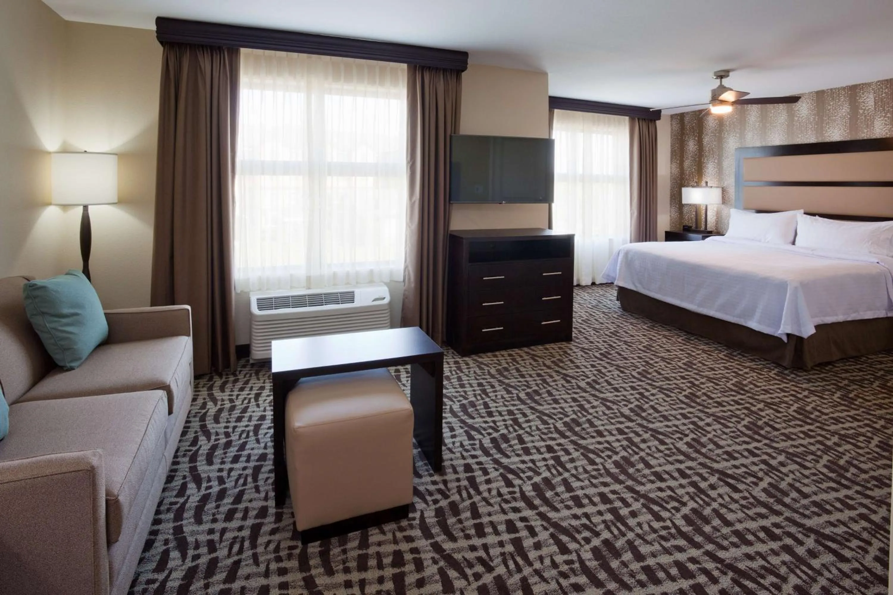 Bedroom, Bed in Homewood Suites Davenport
