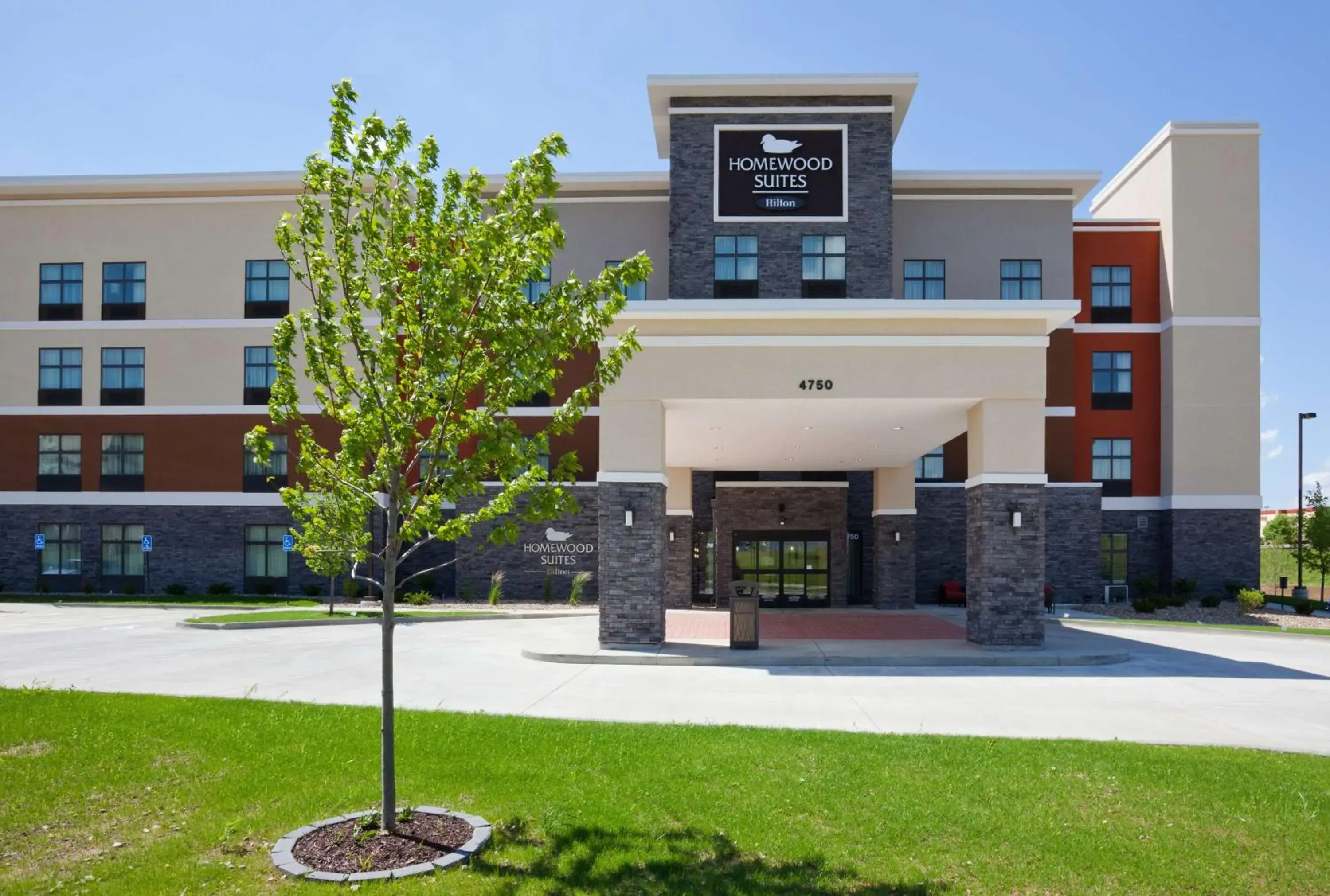 Property building in Homewood Suites Davenport Property building in Homewood Suites Davenport