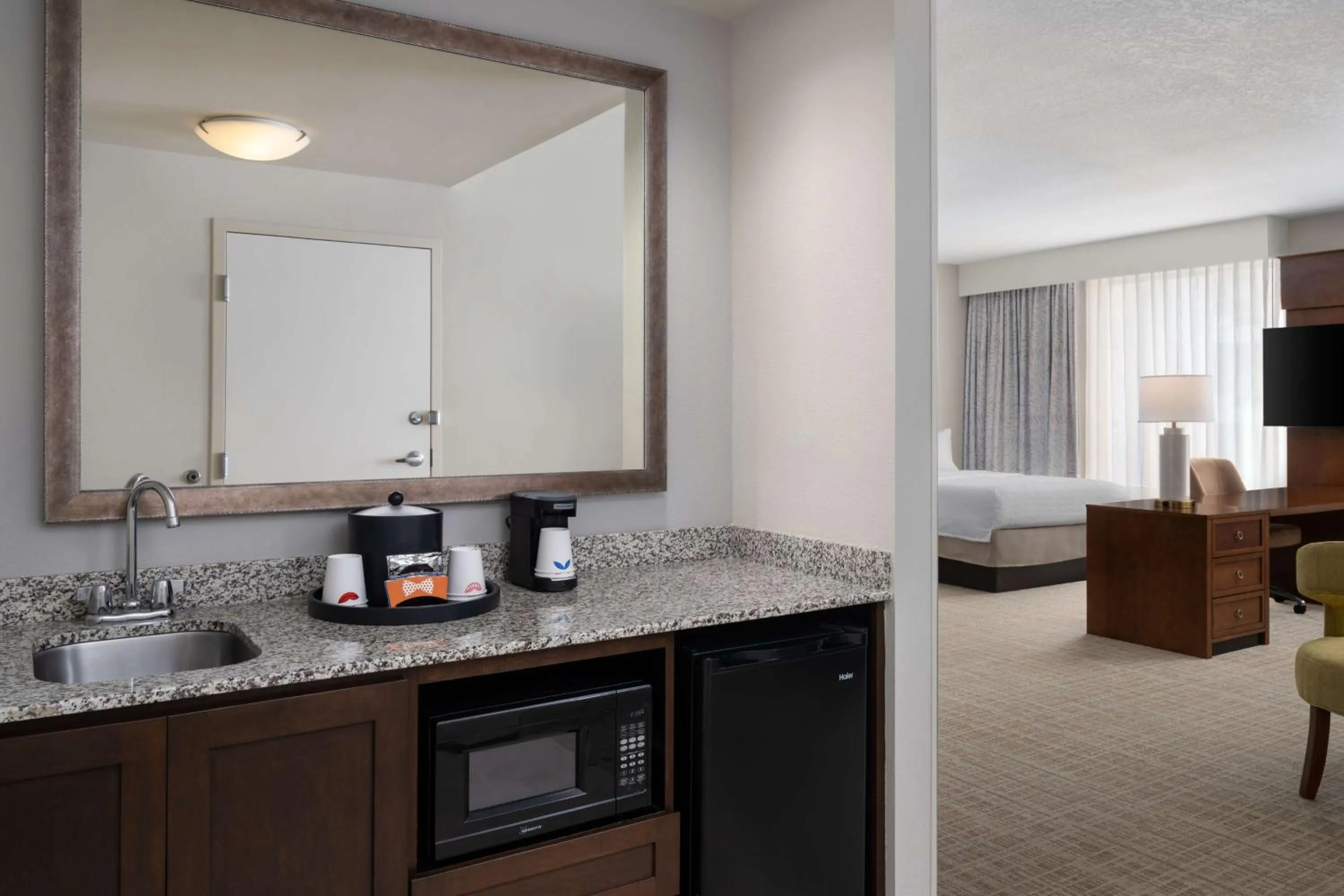 Photo of the whole room, Bed in Hampton Inn & Suites Orlando/Downtown South - Medical Center
