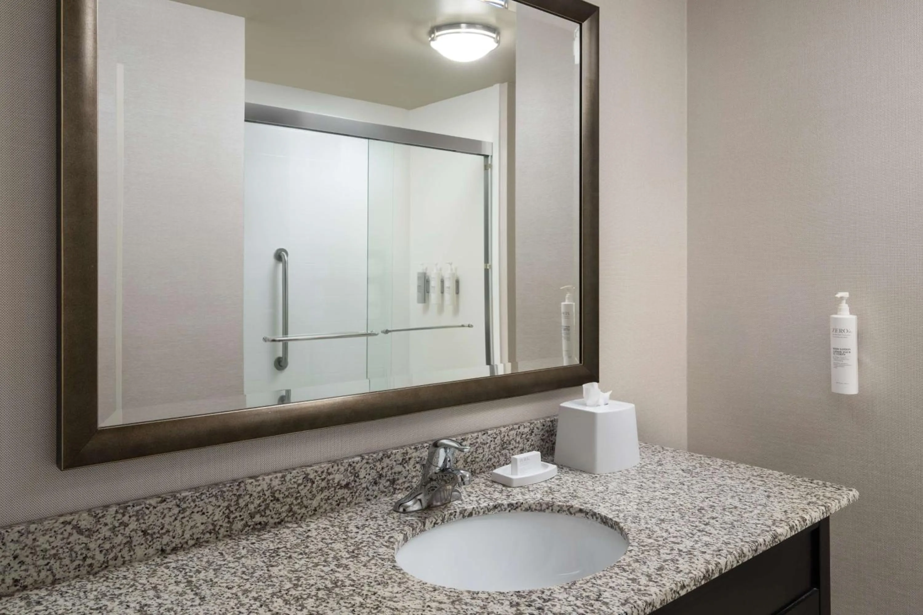 Bathroom in Hampton Inn & Suites Orlando/Downtown South - Medical Center