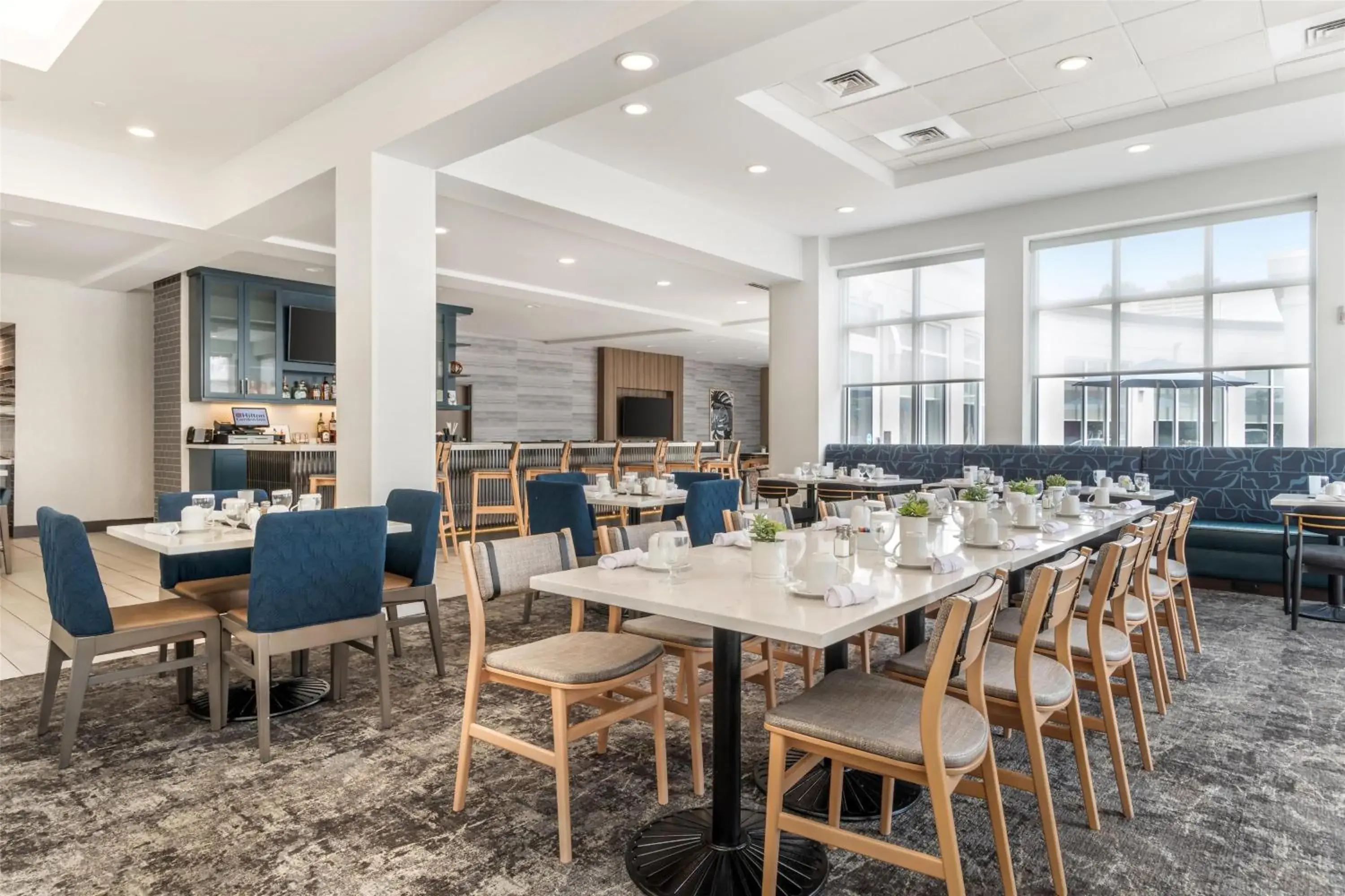 Lounge or bar in Hilton Garden Inn Montgomery - EastChase Lounge or bar in Hilton Garden Inn Montgomery - EastChase