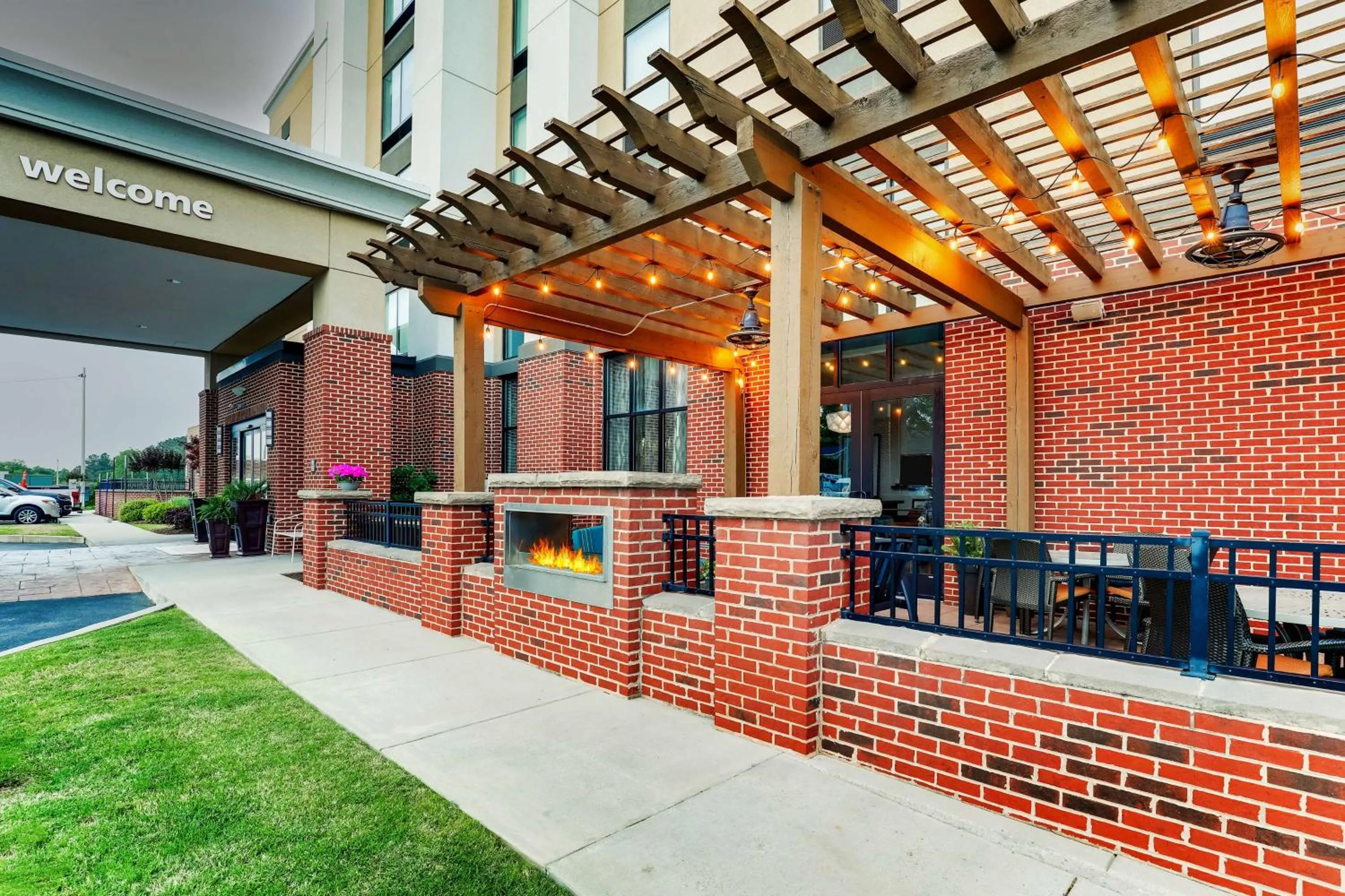 Patio in Hampton Inn and Suites Rome, GA