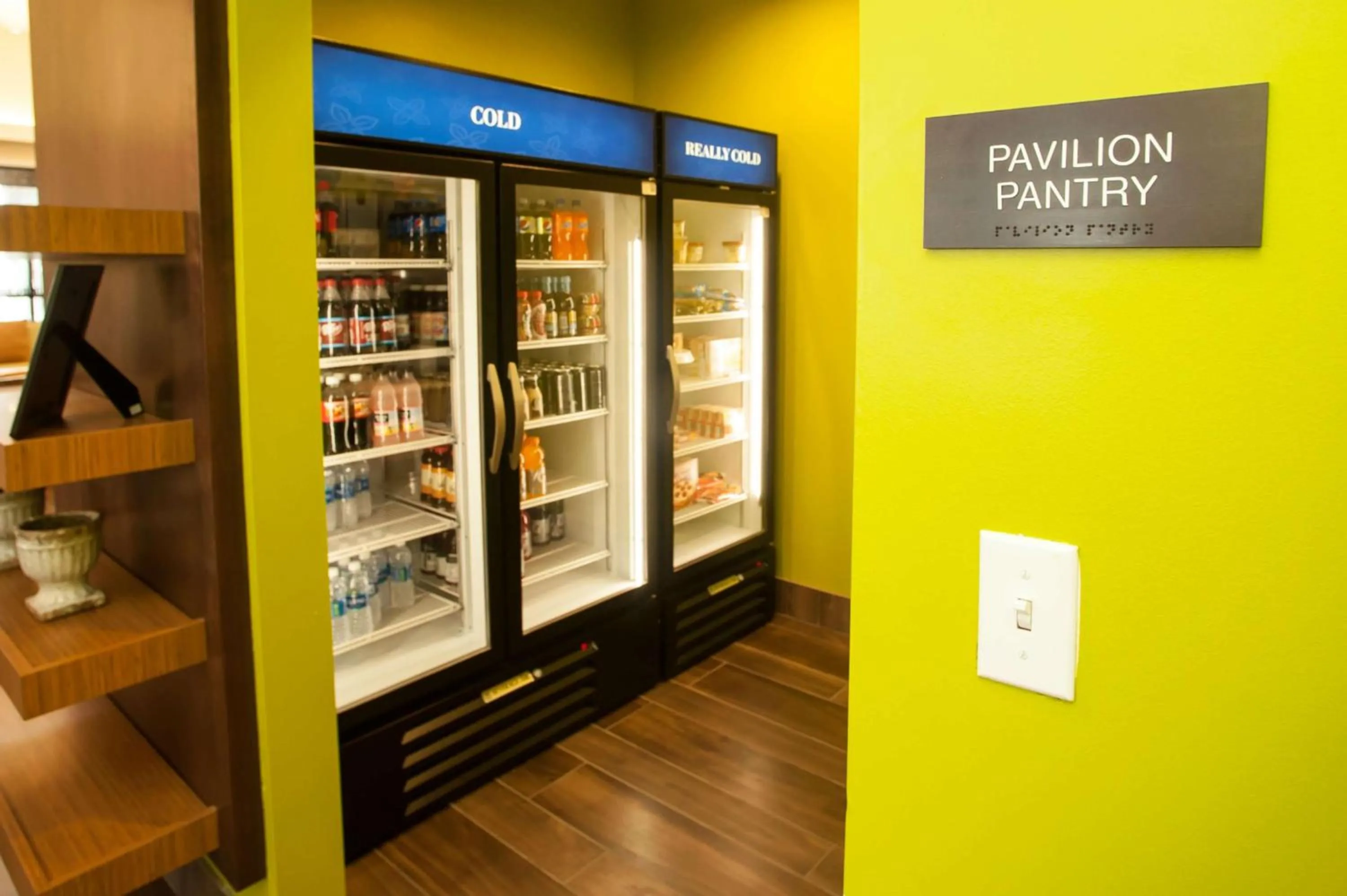 Restaurant/places to eat in Hilton Garden Inn San Antonio-Live Oak Conference Center