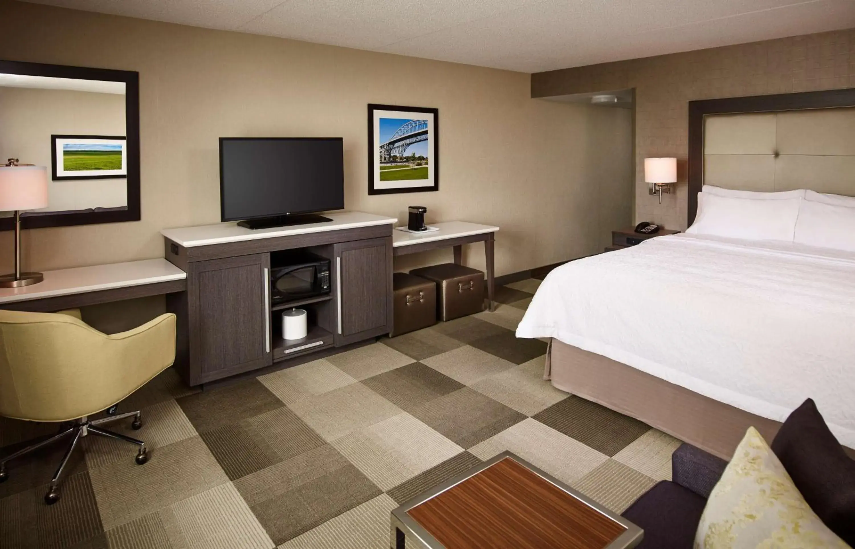 Bed in Hampton Inn by Hilton Sarnia/Point Edward Bed in Hampton Inn by Hilton Sarnia/Point Edward