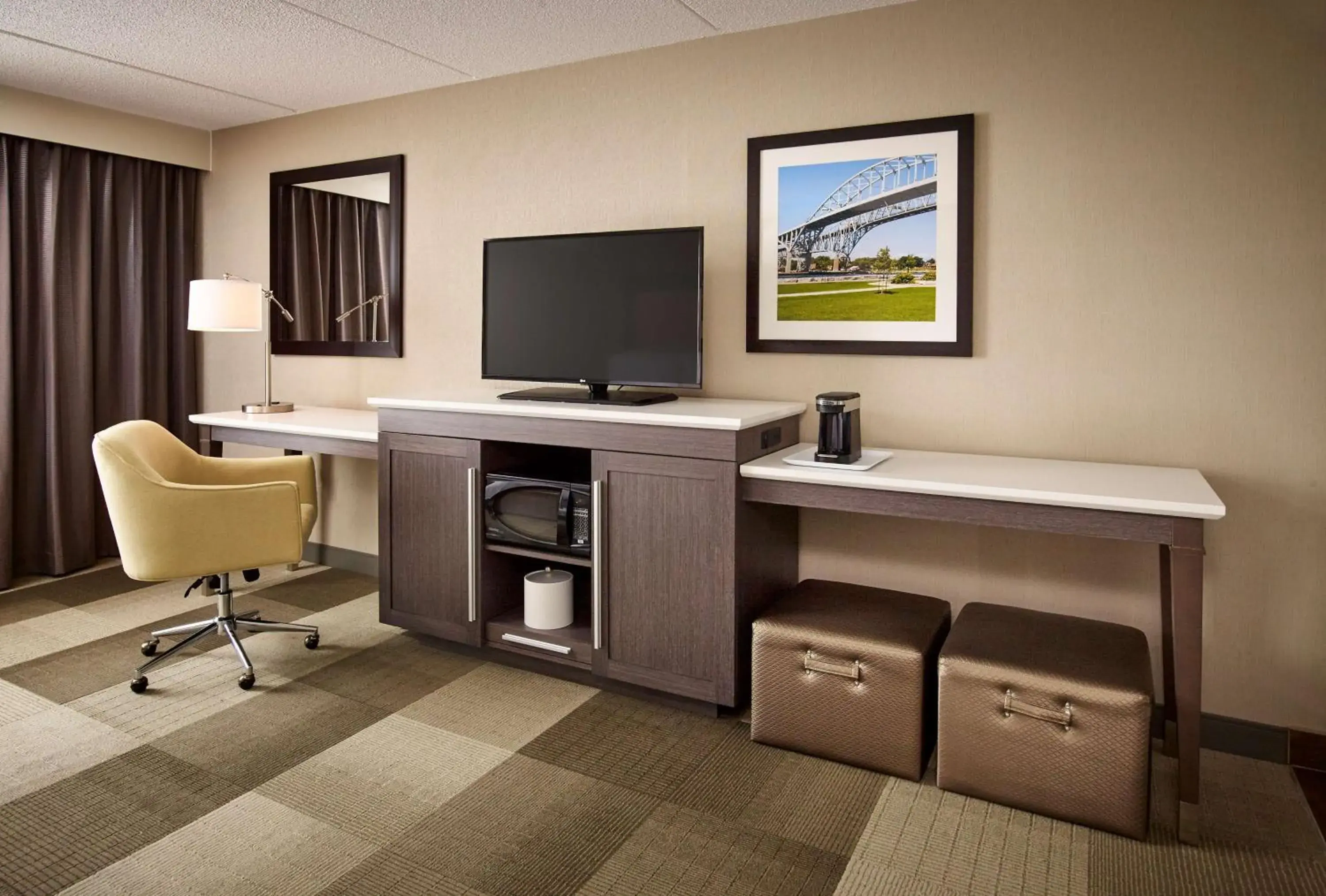 Bed in Hampton Inn by Hilton Sarnia/Point Edward Bed in Hampton Inn by Hilton Sarnia/Point Edward