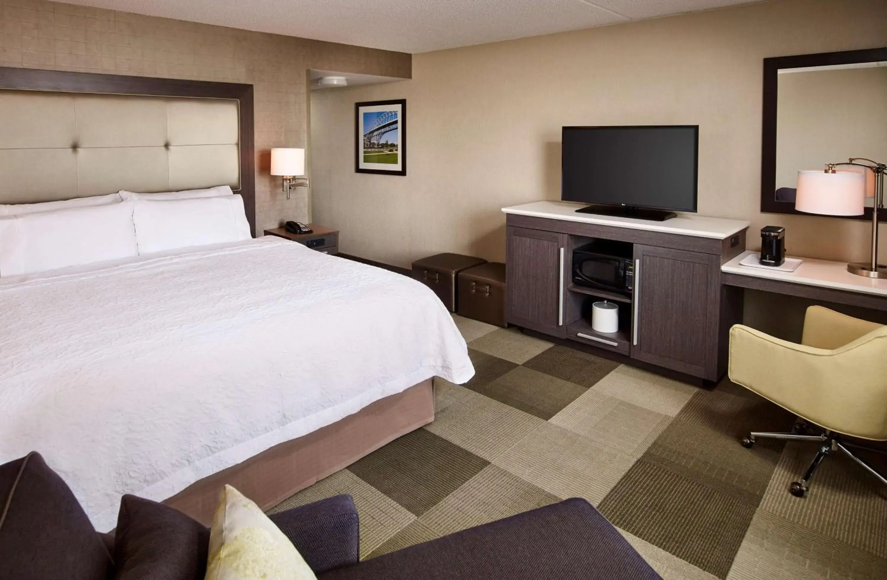 Bed in Hampton Inn by Hilton Sarnia/Point Edward Bed in Hampton Inn by Hilton Sarnia/Point Edward