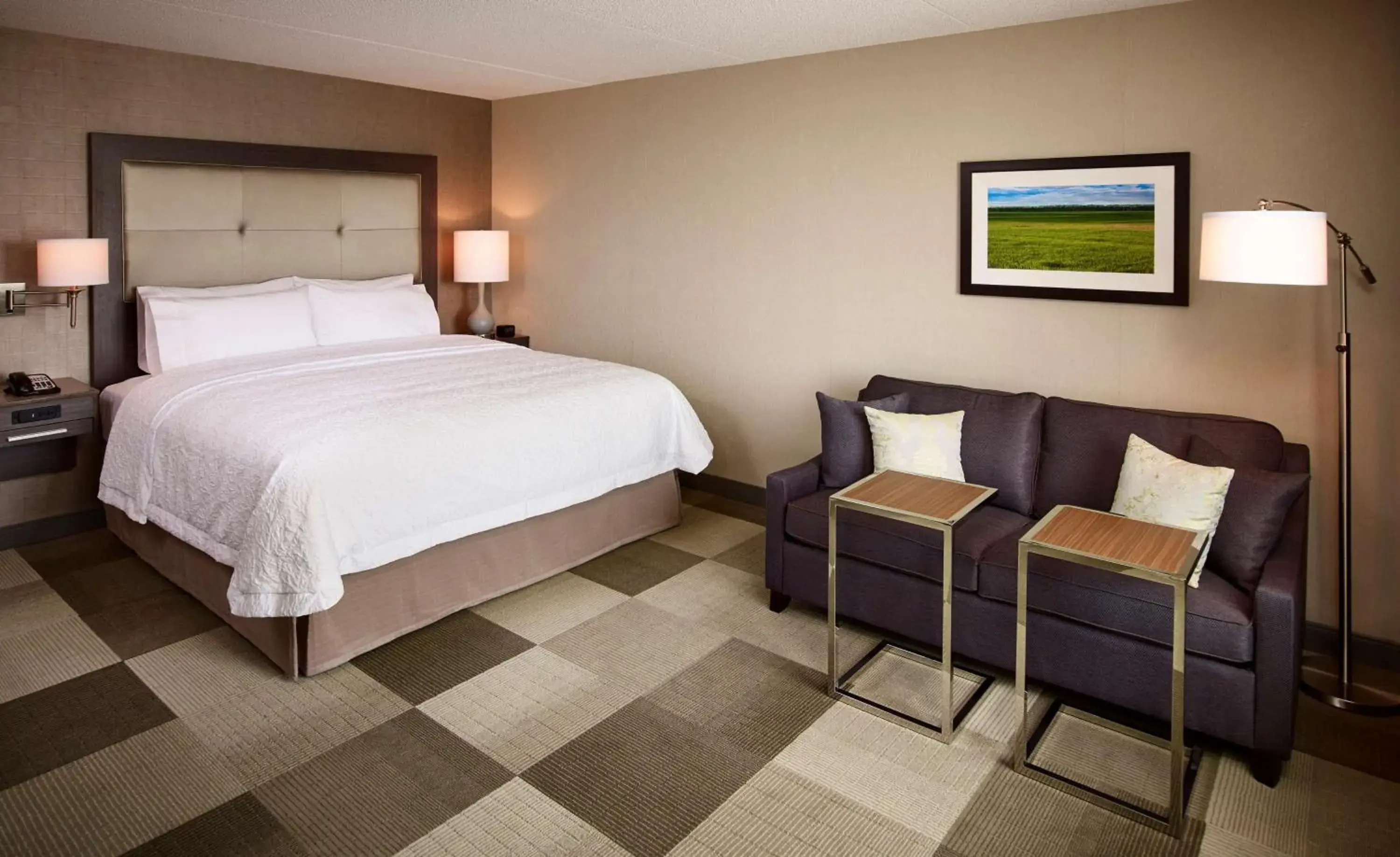 Bed in Hampton Inn by Hilton Sarnia/Point Edward Bed in Hampton Inn by Hilton Sarnia/Point Edward