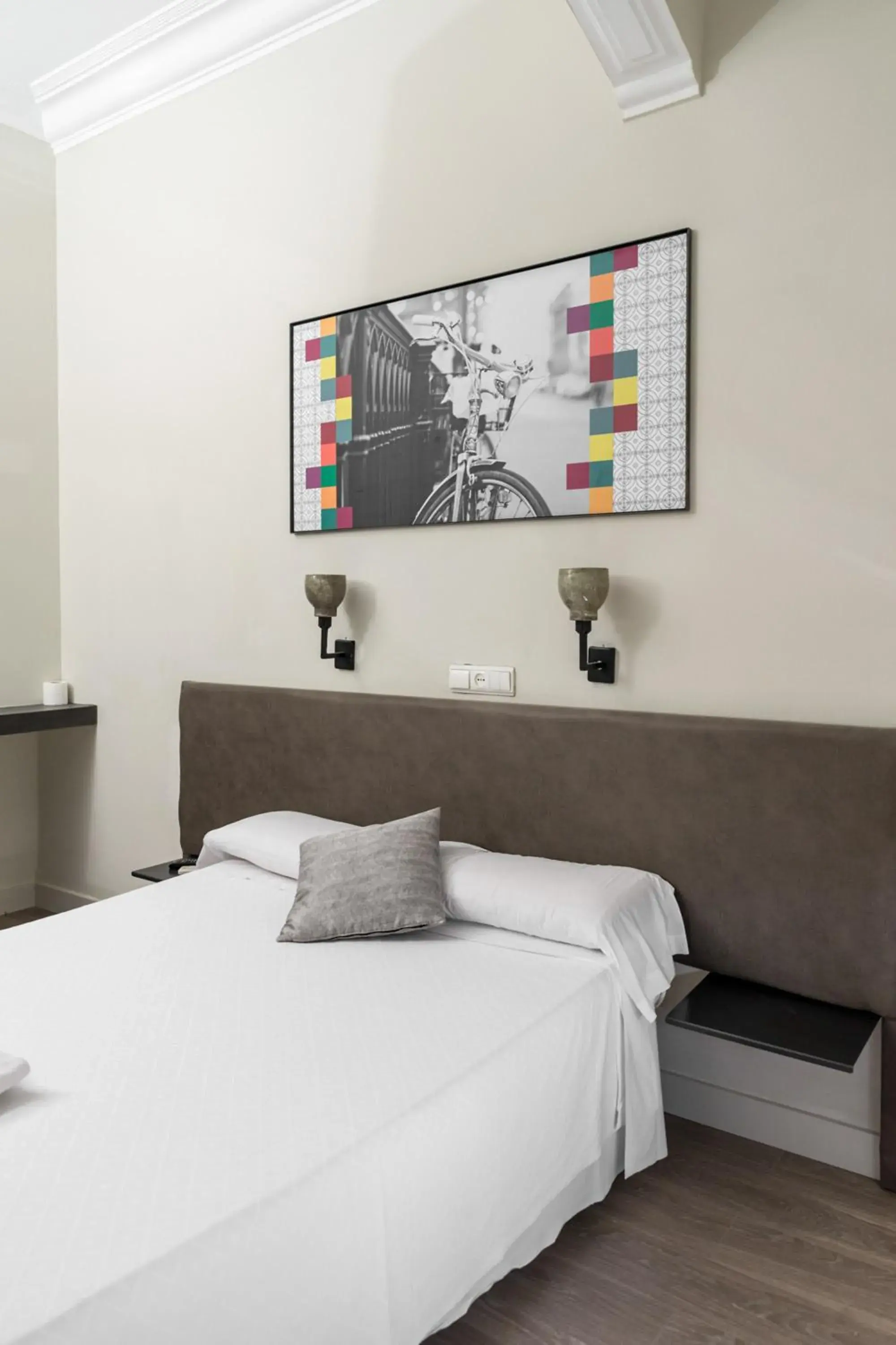 Photo of the whole room, Bed in NWT Central Station Valencia Photo of the whole room, Bed in NWT Central Station Valencia