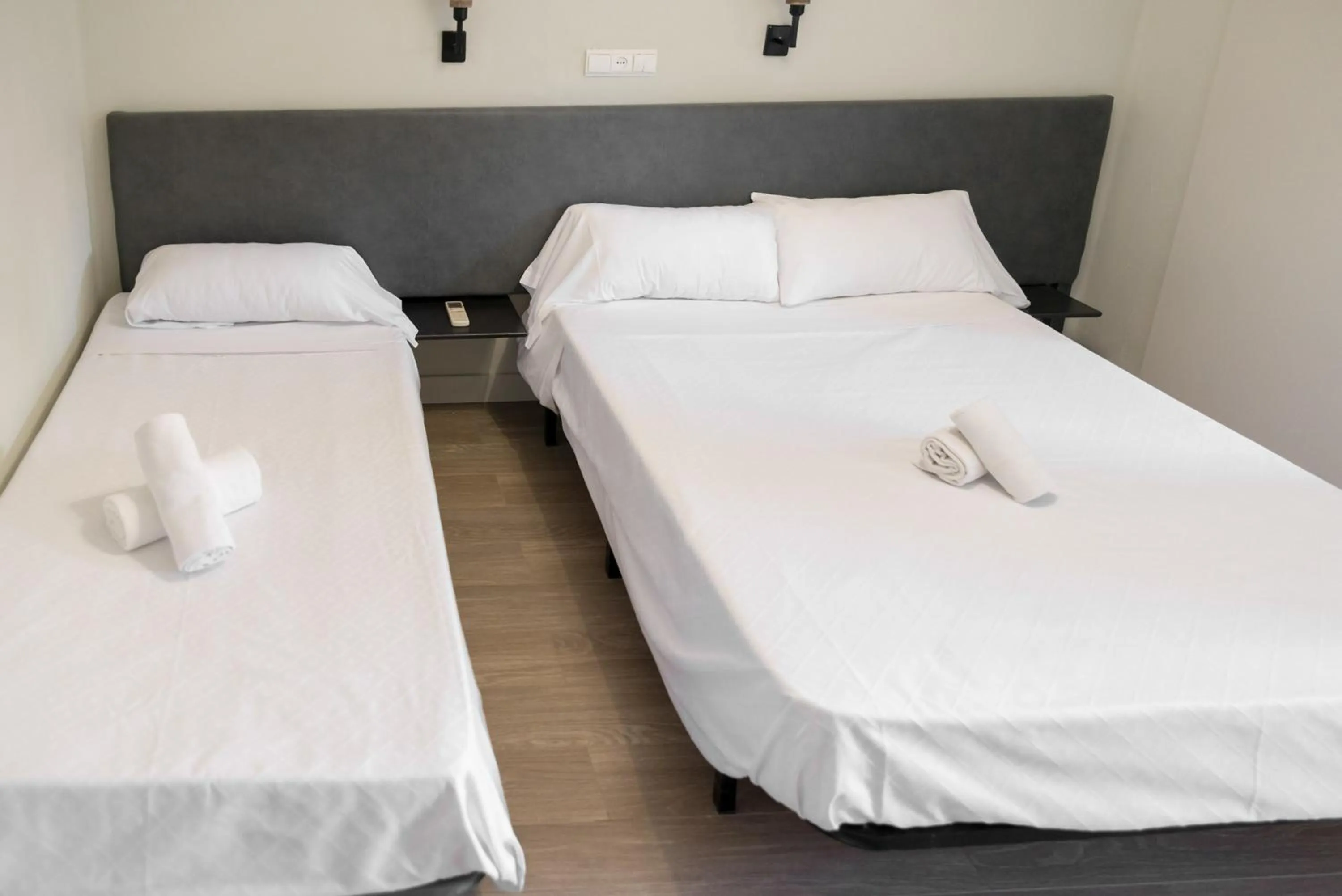 Photo of the whole room, Bed in NWT Central Station Valencia