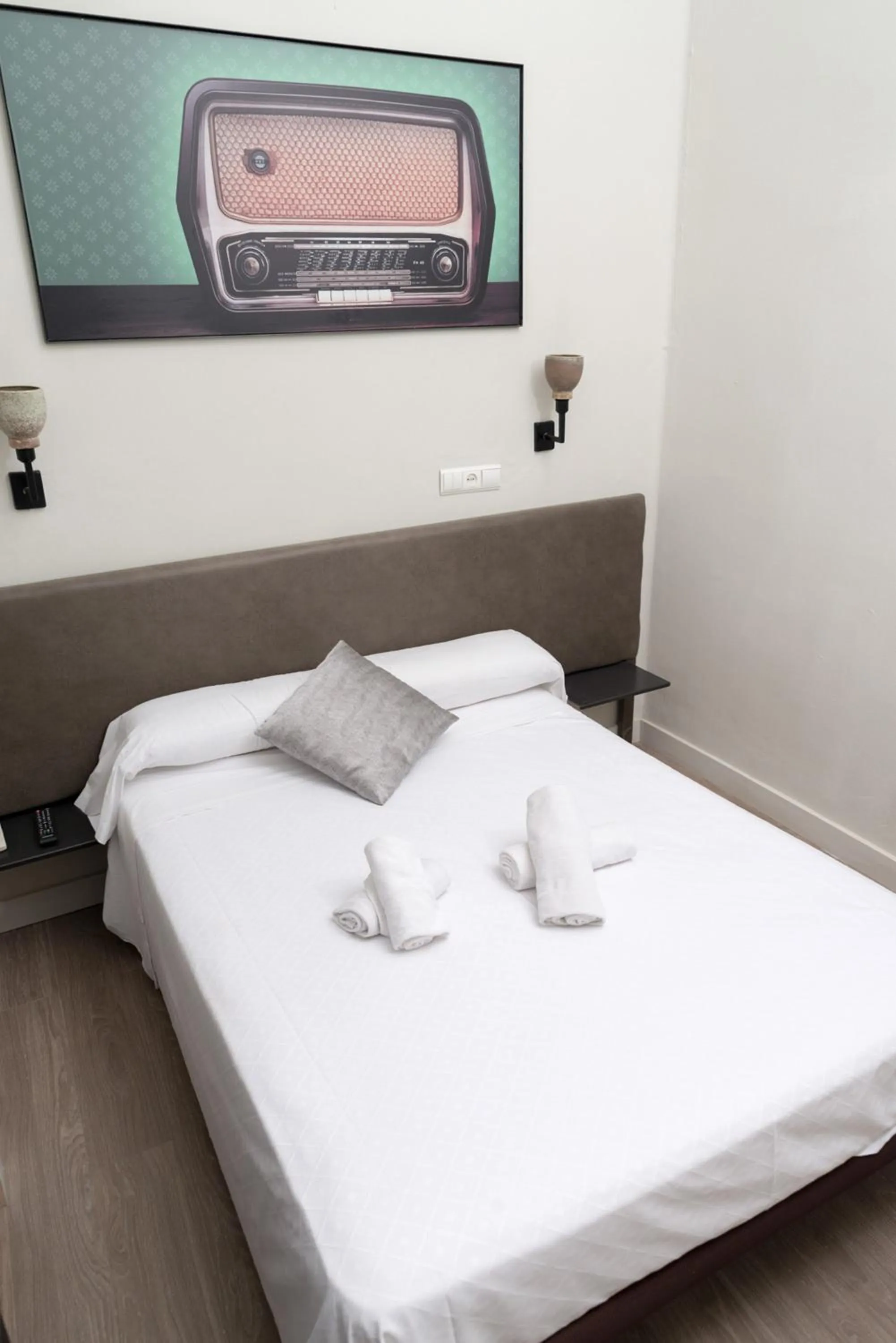 Photo of the whole room, Bed in NWT Central Station Valencia