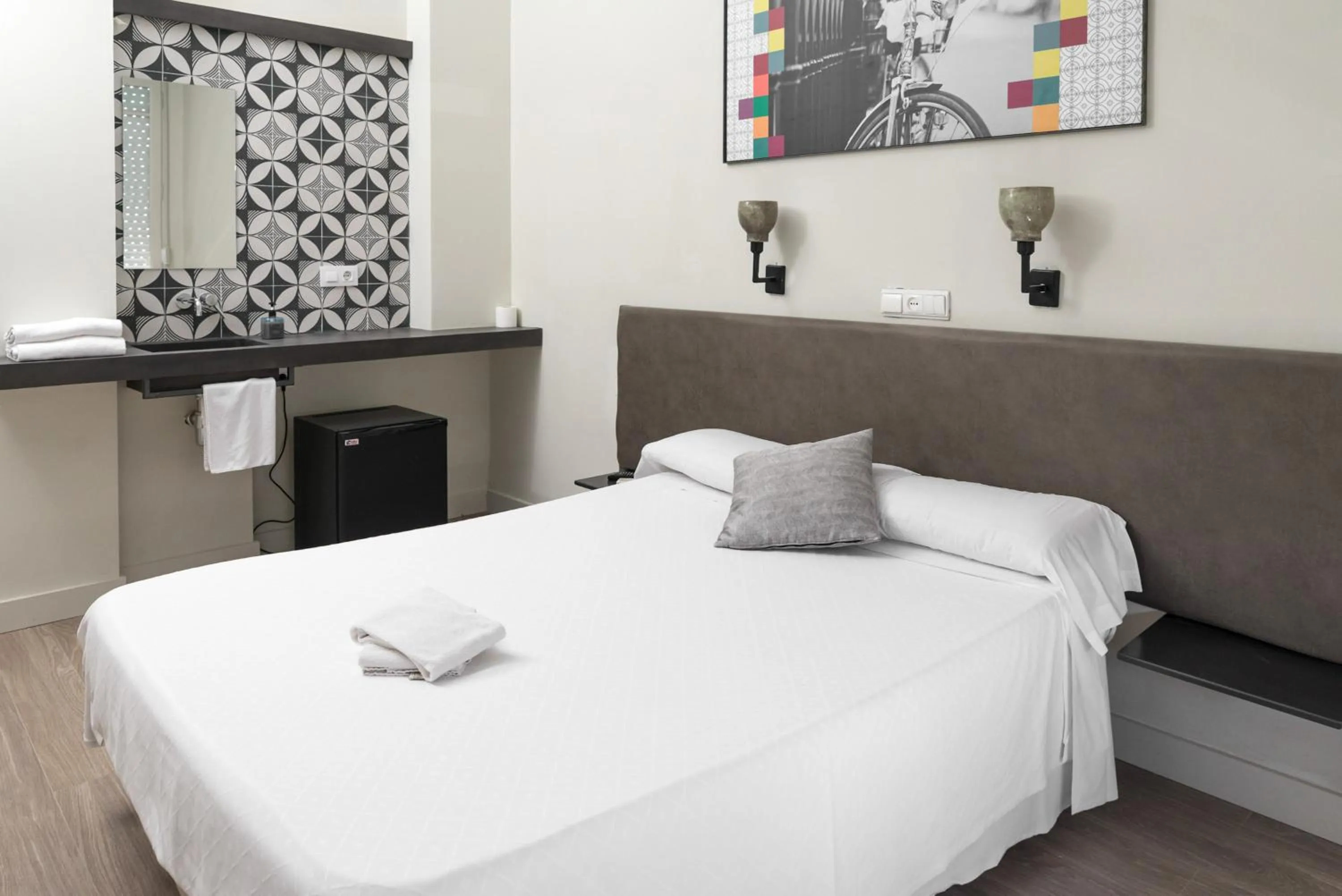 Photo of the whole room, Bed in NWT Central Station Valencia