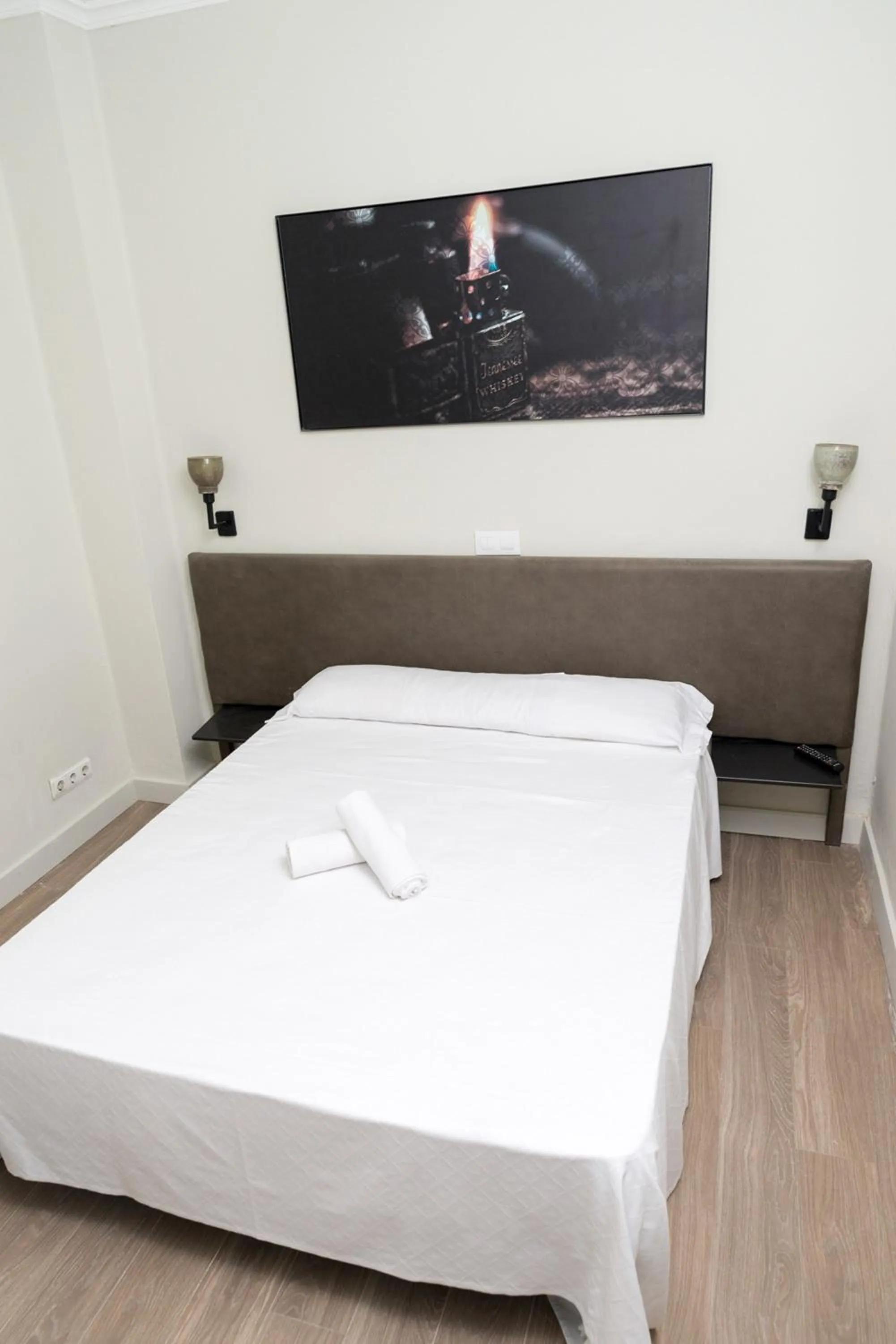 Photo of the whole room, Bed in NWT Central Station Valencia