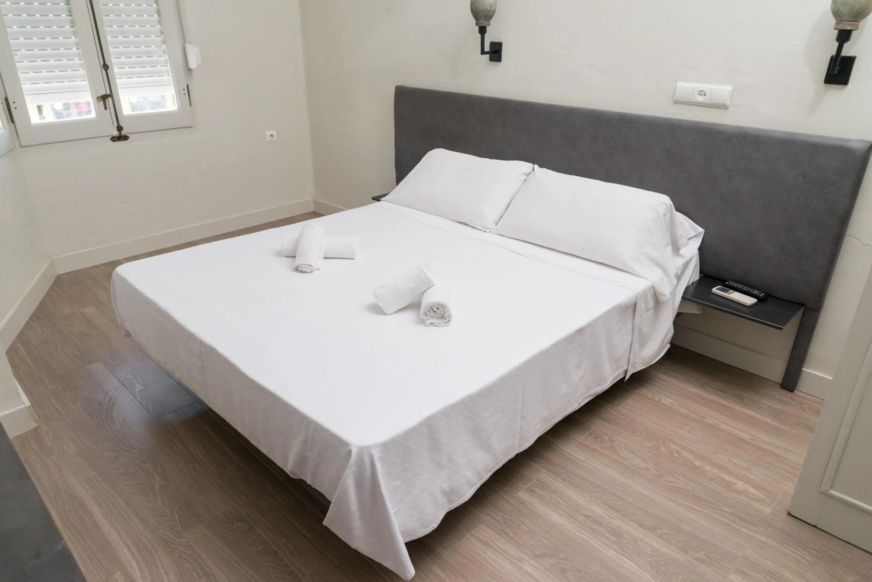 Photo of the whole room, Bed in NWT Central Station Valencia