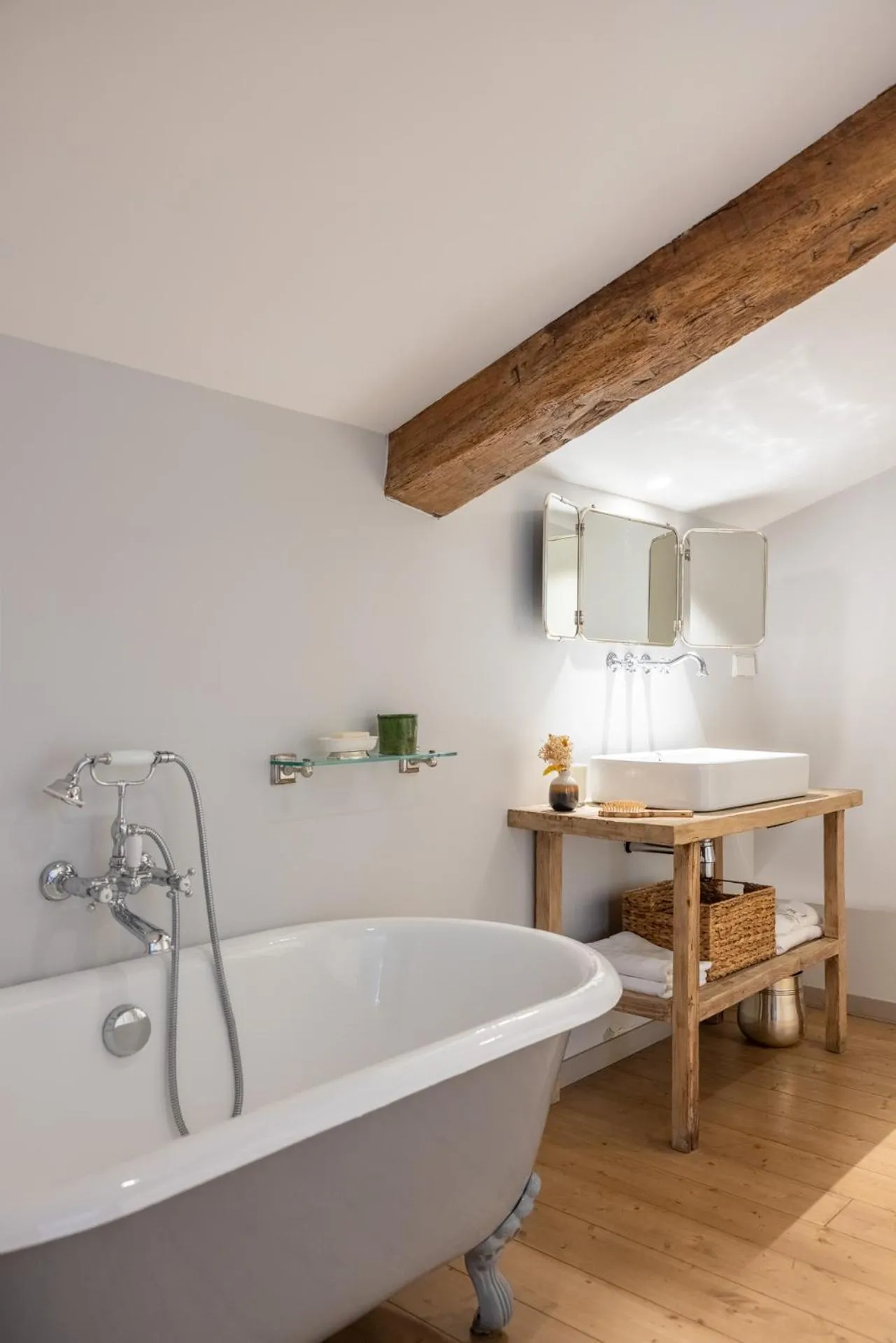Bathroom in Logis de la Cadène