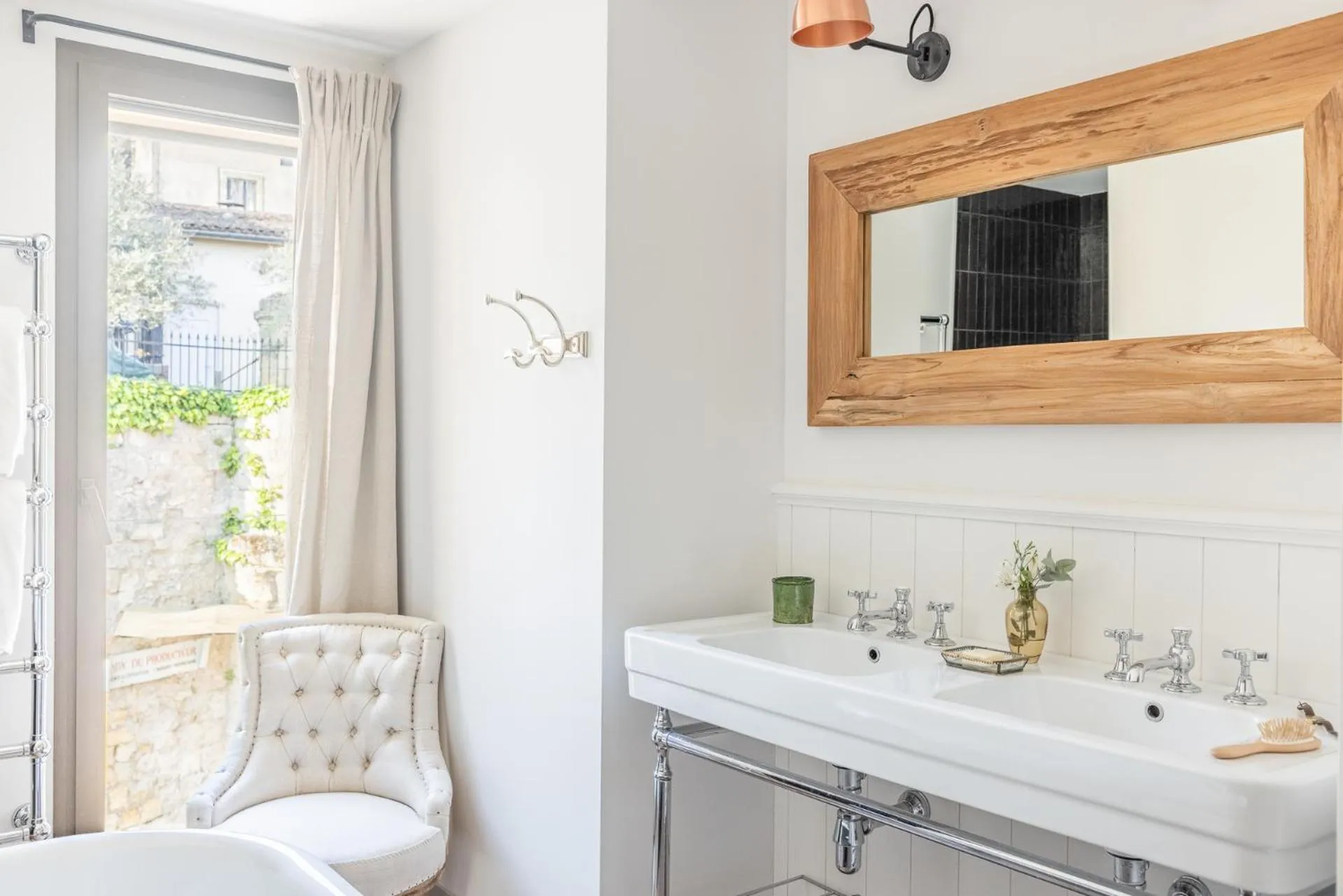 Bathroom in Logis de la Cadène