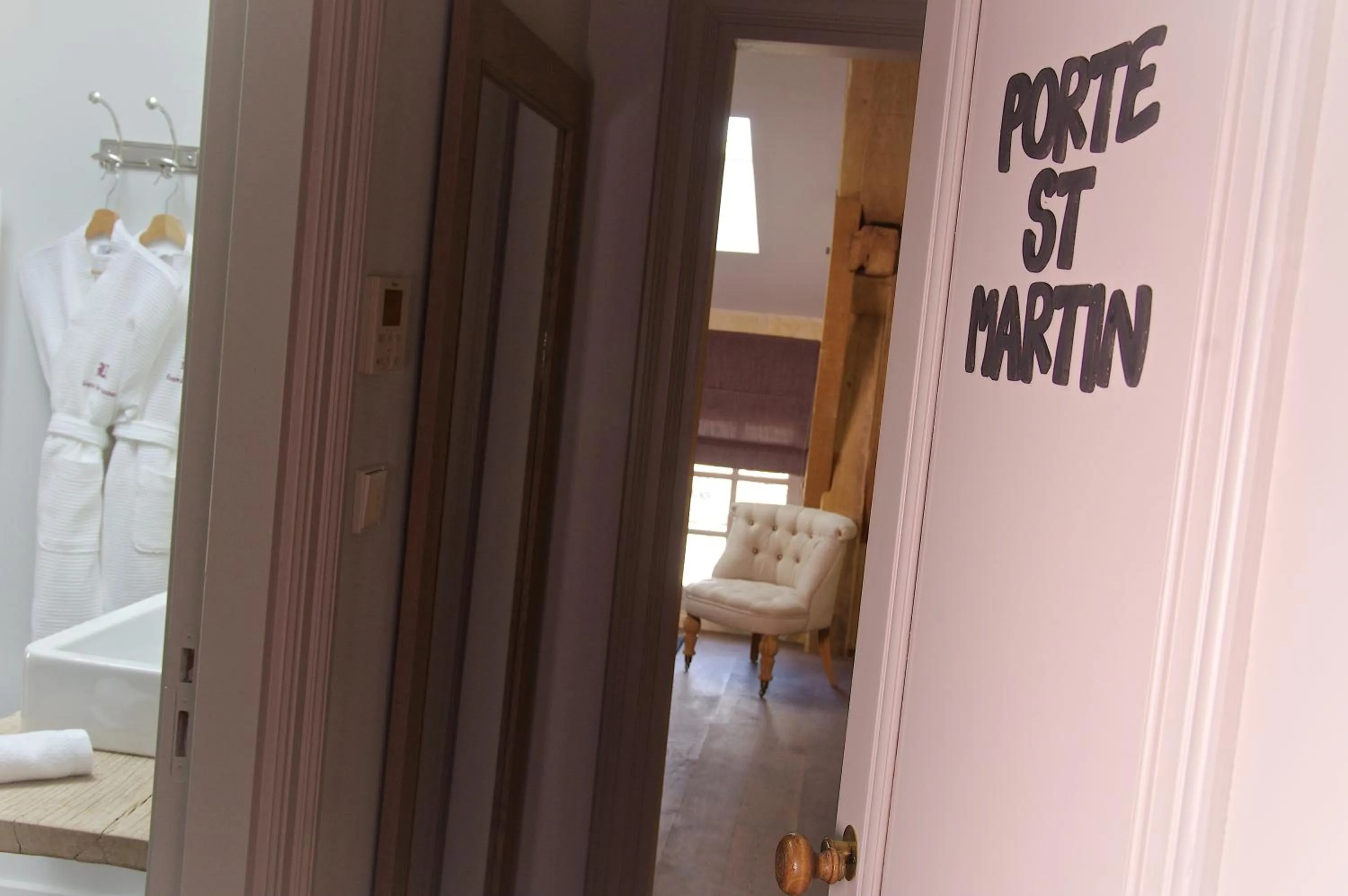 Decorative detail in Logis de la Cadène