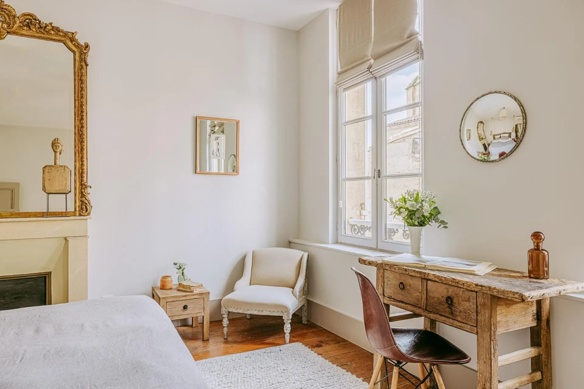 Seating area, Bed in Logis de la Cadène