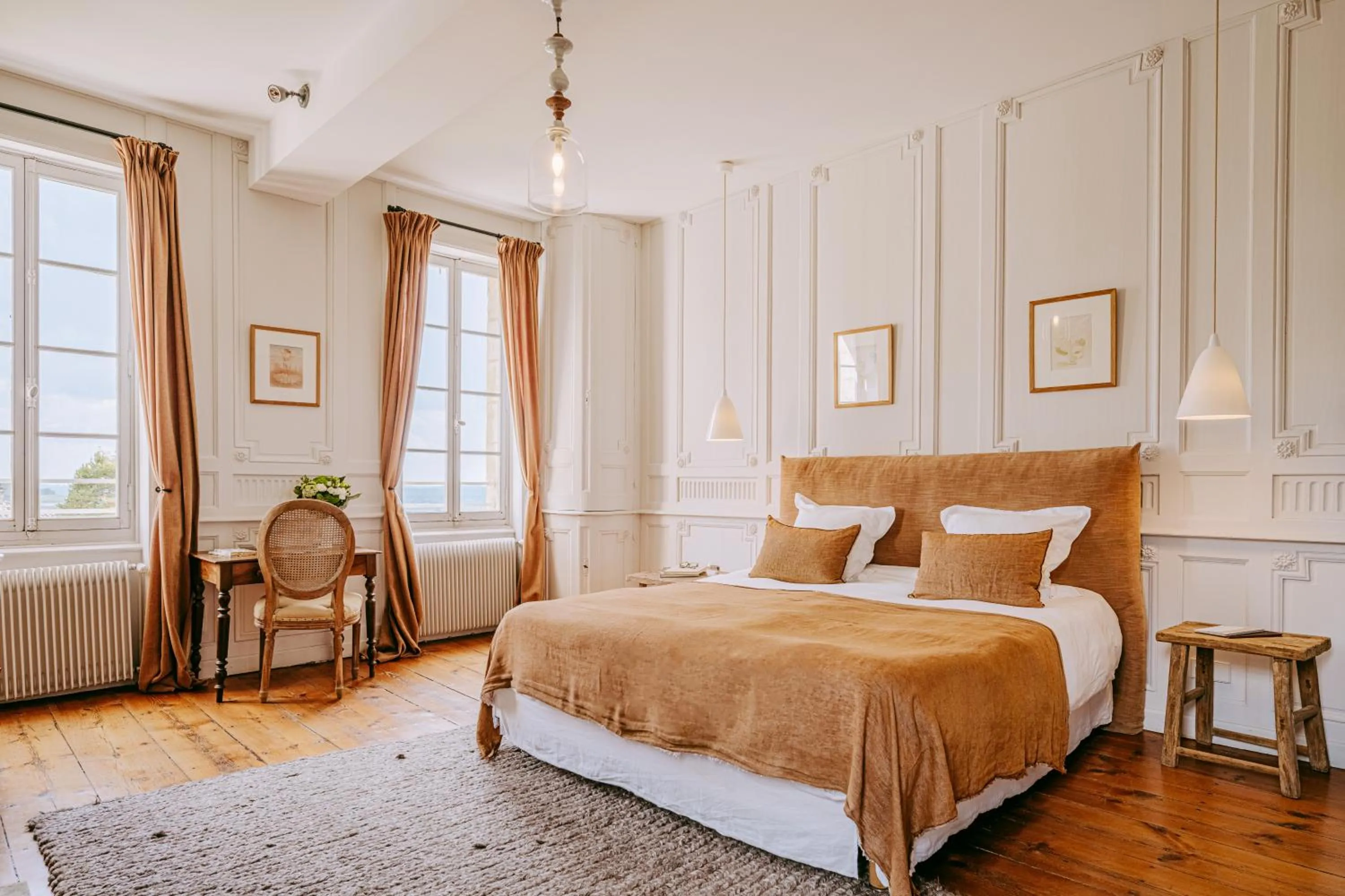 Bedroom, Bed in Logis de la Cadène