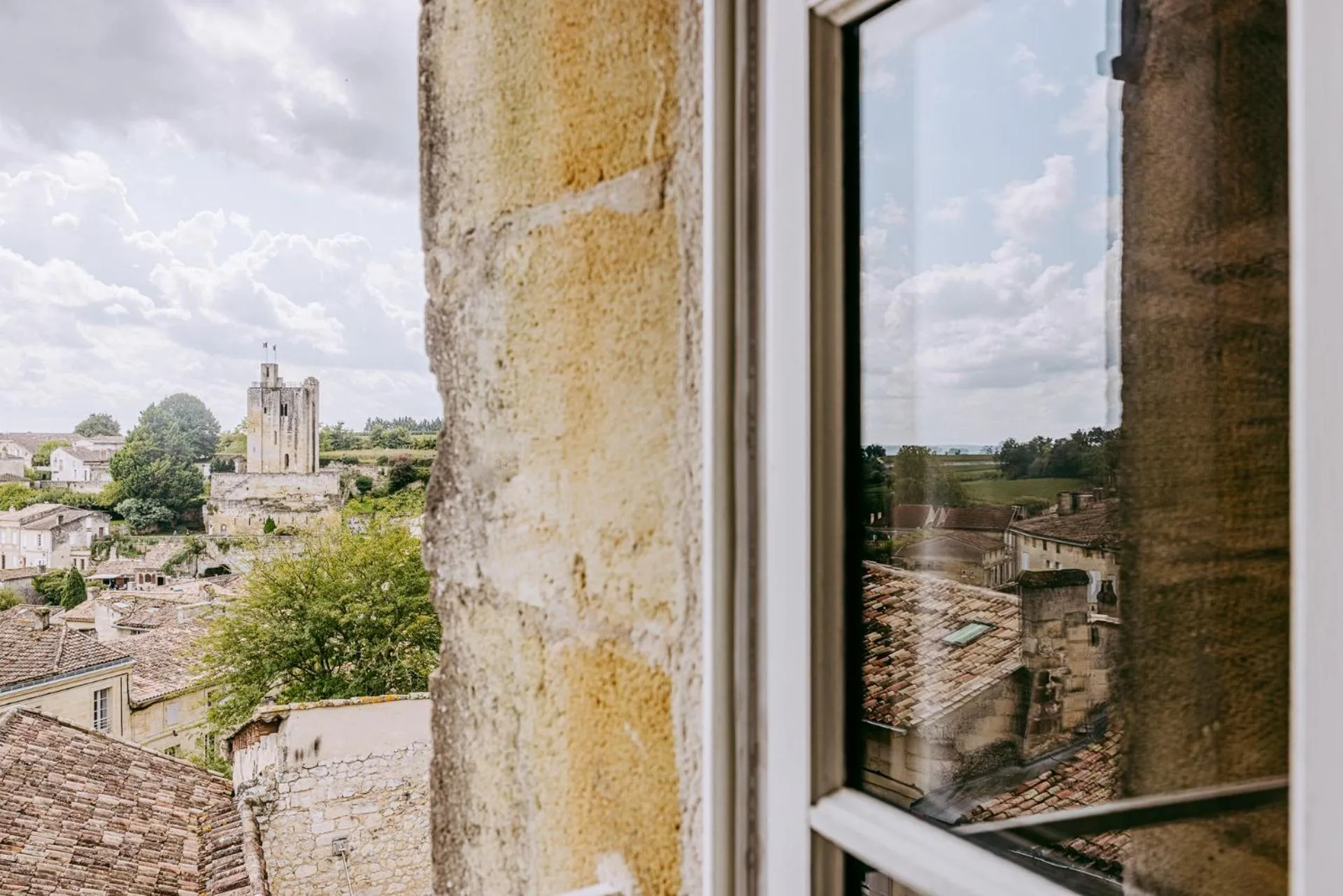 Bedroom in Logis de la Cadène