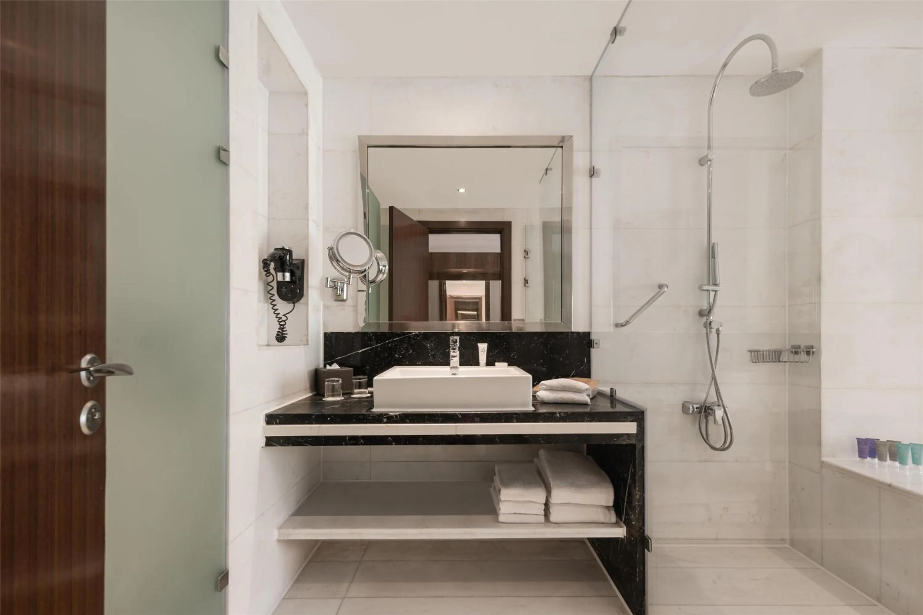 Bathroom in Dusit Thani LakeView Cairo