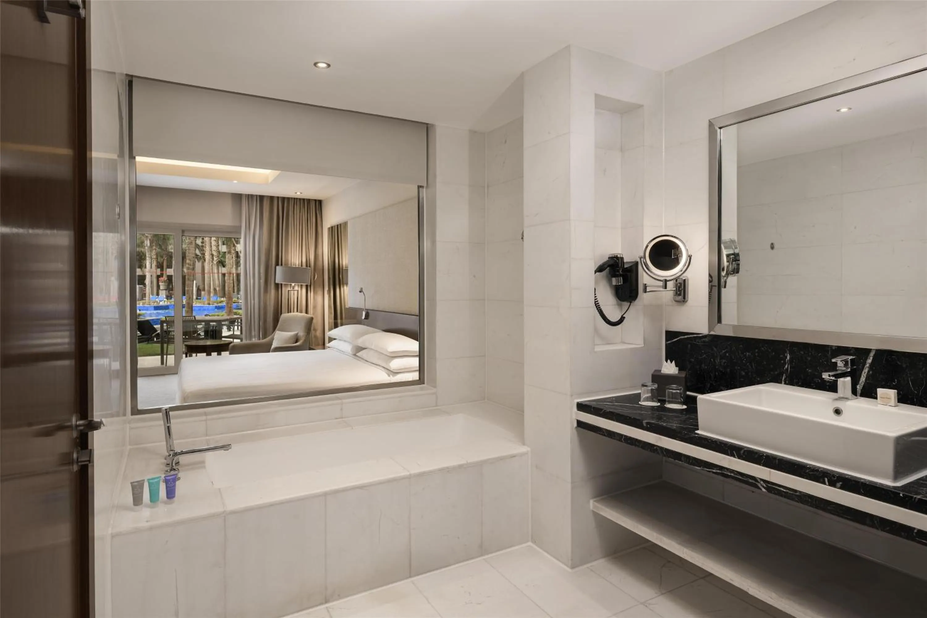 Bathroom, Bed in Dusit Thani LakeView Cairo