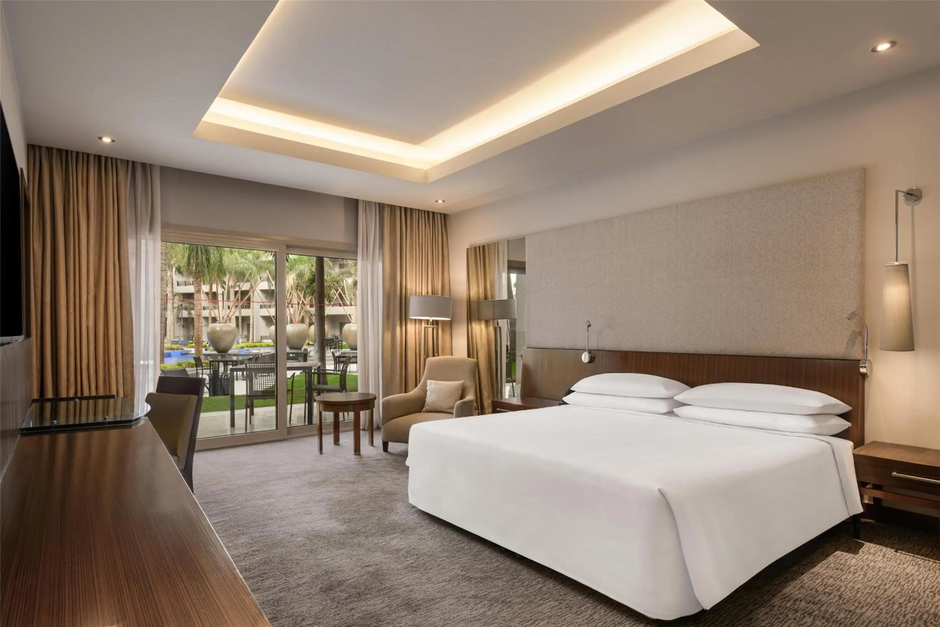 Photo of the whole room, Bed in Dusit Thani LakeView Cairo