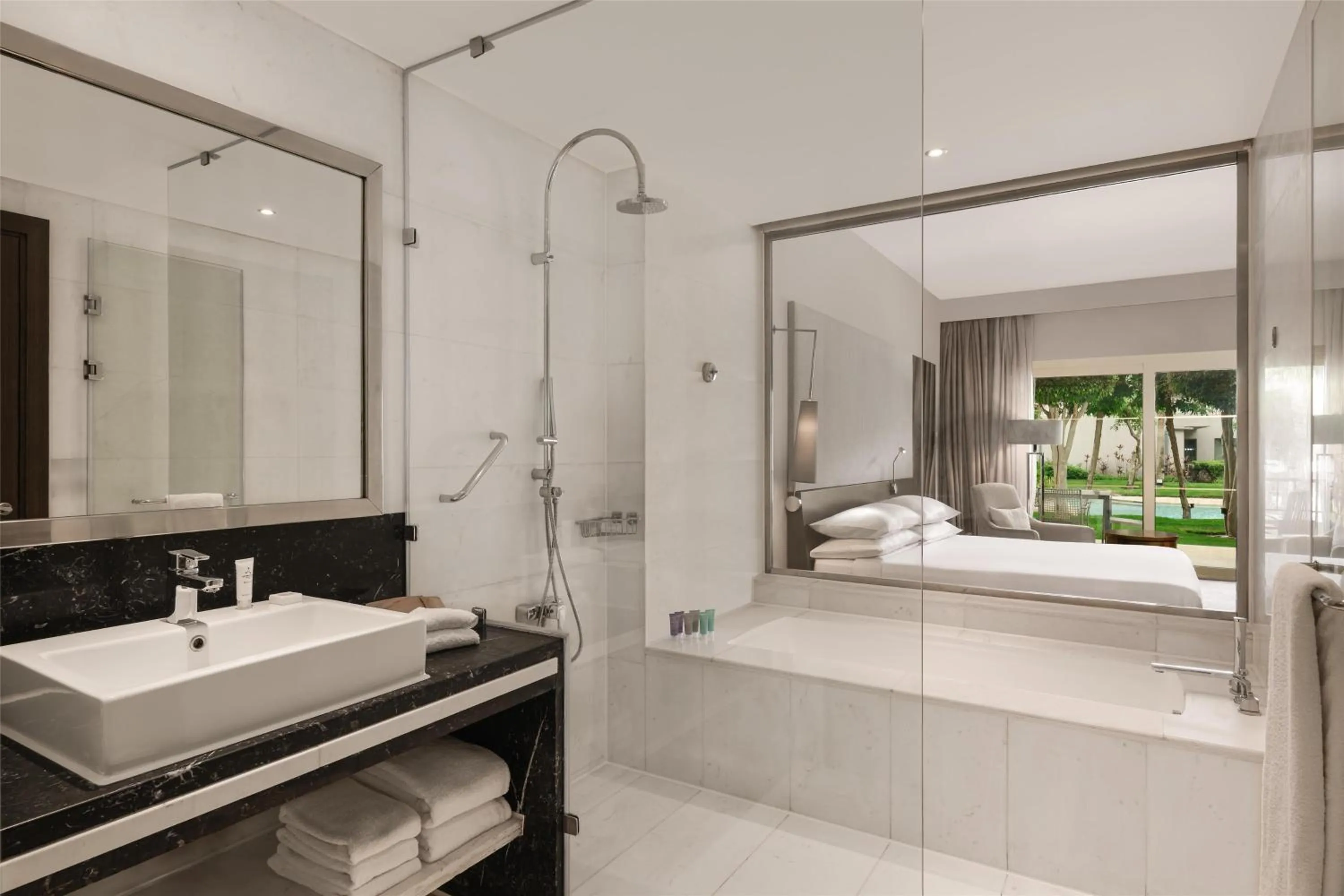 Bathroom in Dusit Thani LakeView Cairo