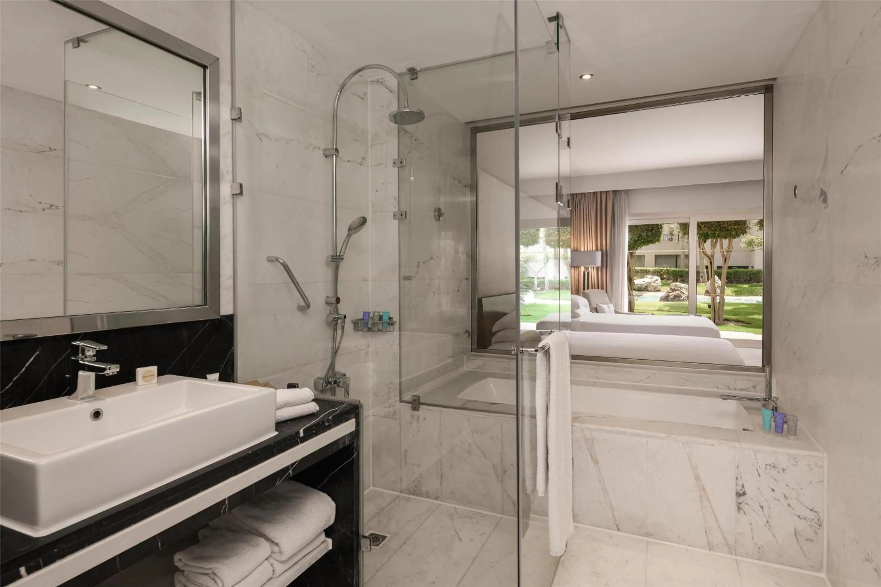 Bathroom in Dusit Thani LakeView Cairo