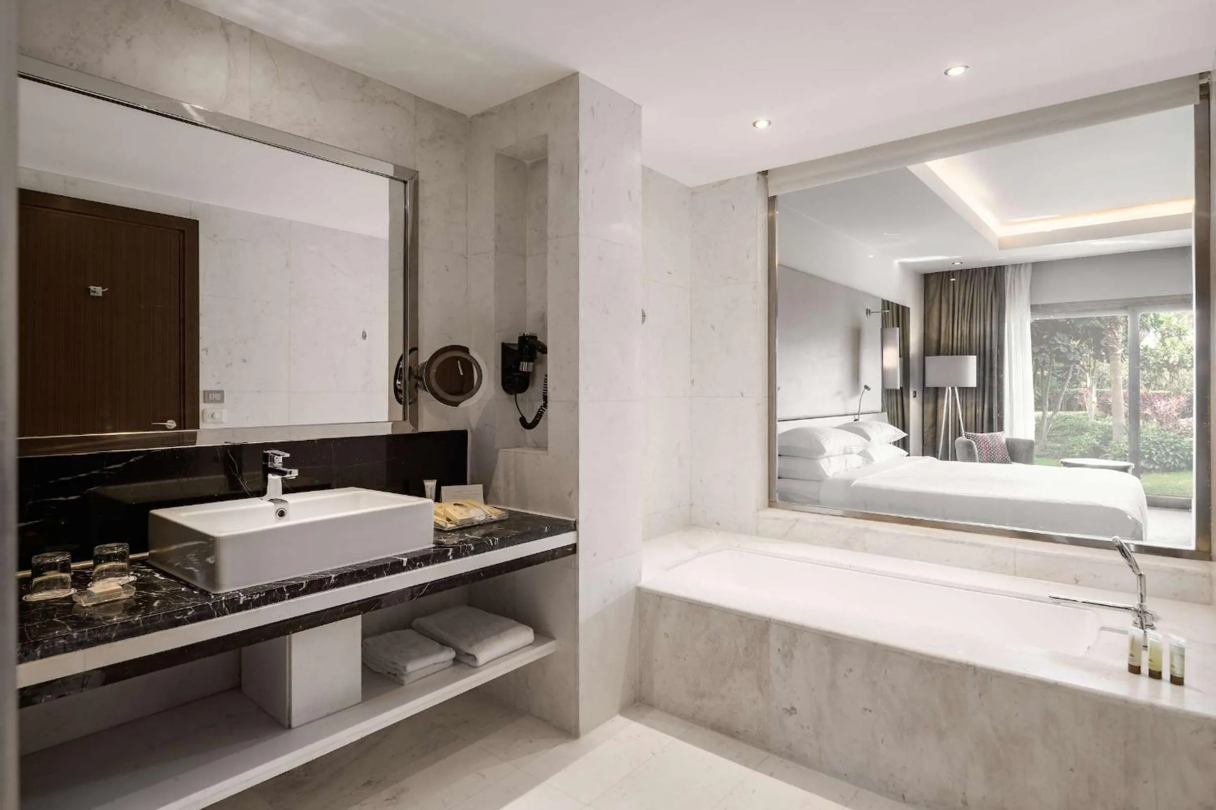 Bathroom in Dusit Thani LakeView Cairo