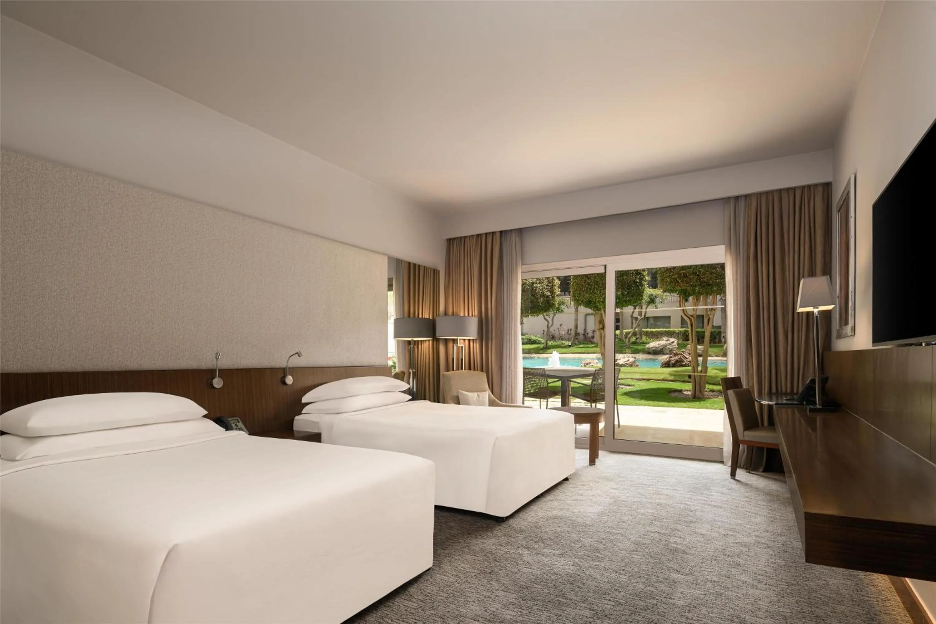 Bedroom, Bed in Dusit Thani LakeView Cairo