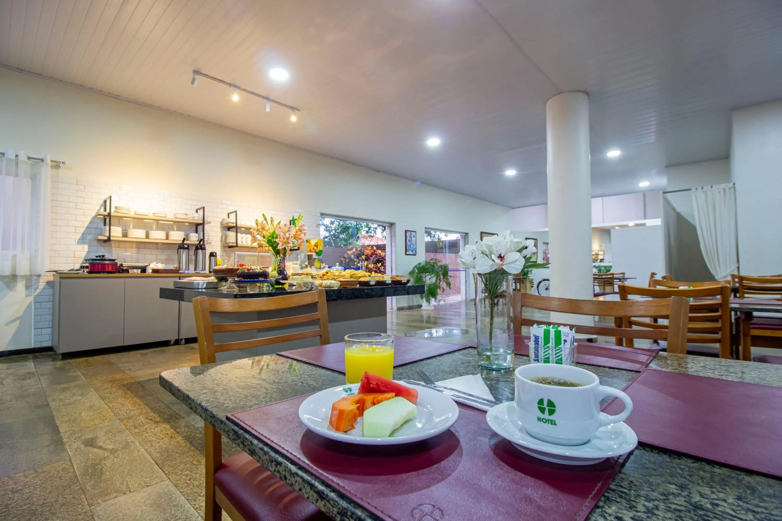 Restaurant/places to eat in Hotel Dan Inn Barretos by Nacional Inn