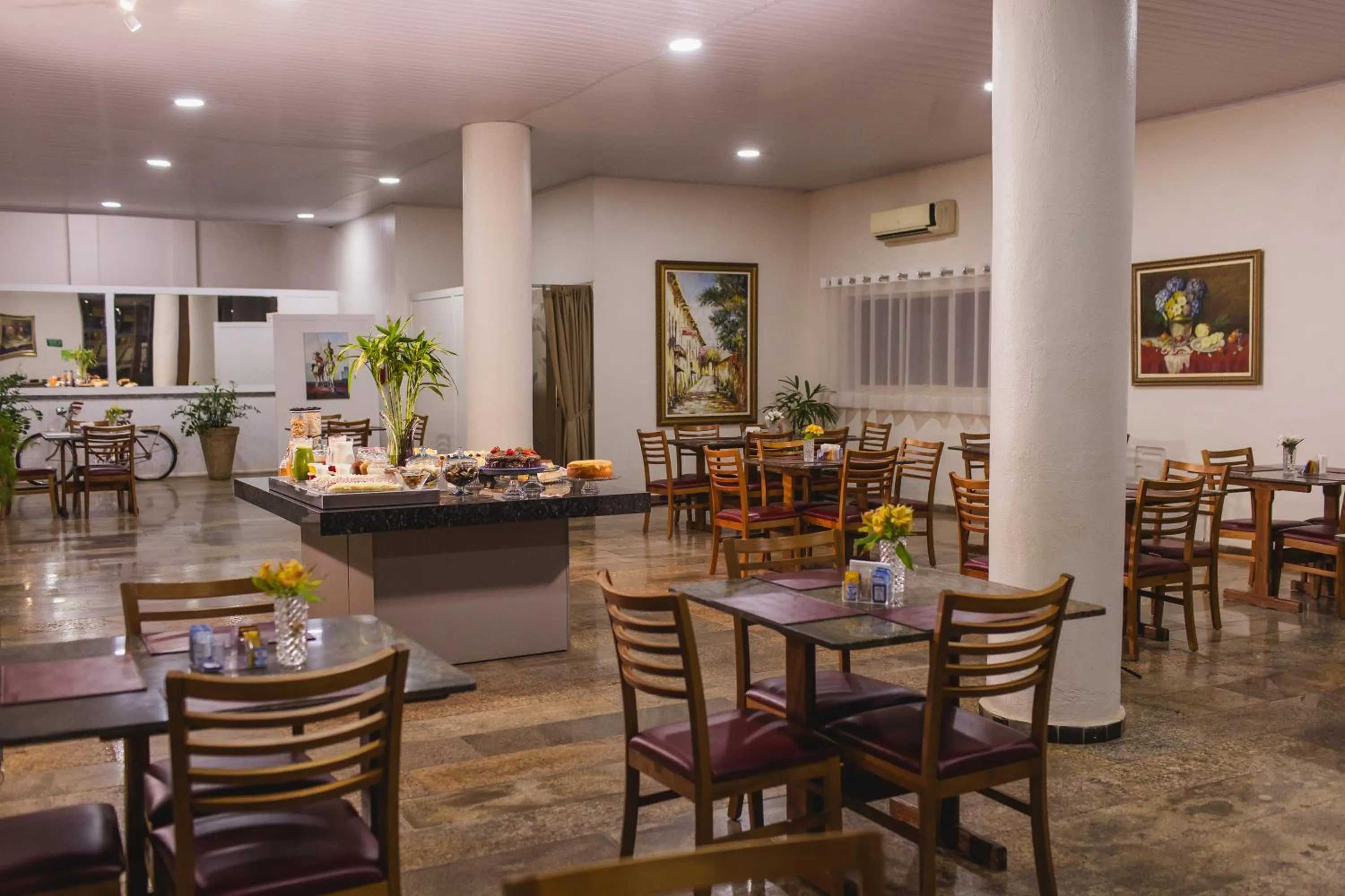Restaurant/places to eat in Hotel Dan Inn Barretos by Nacional Inn