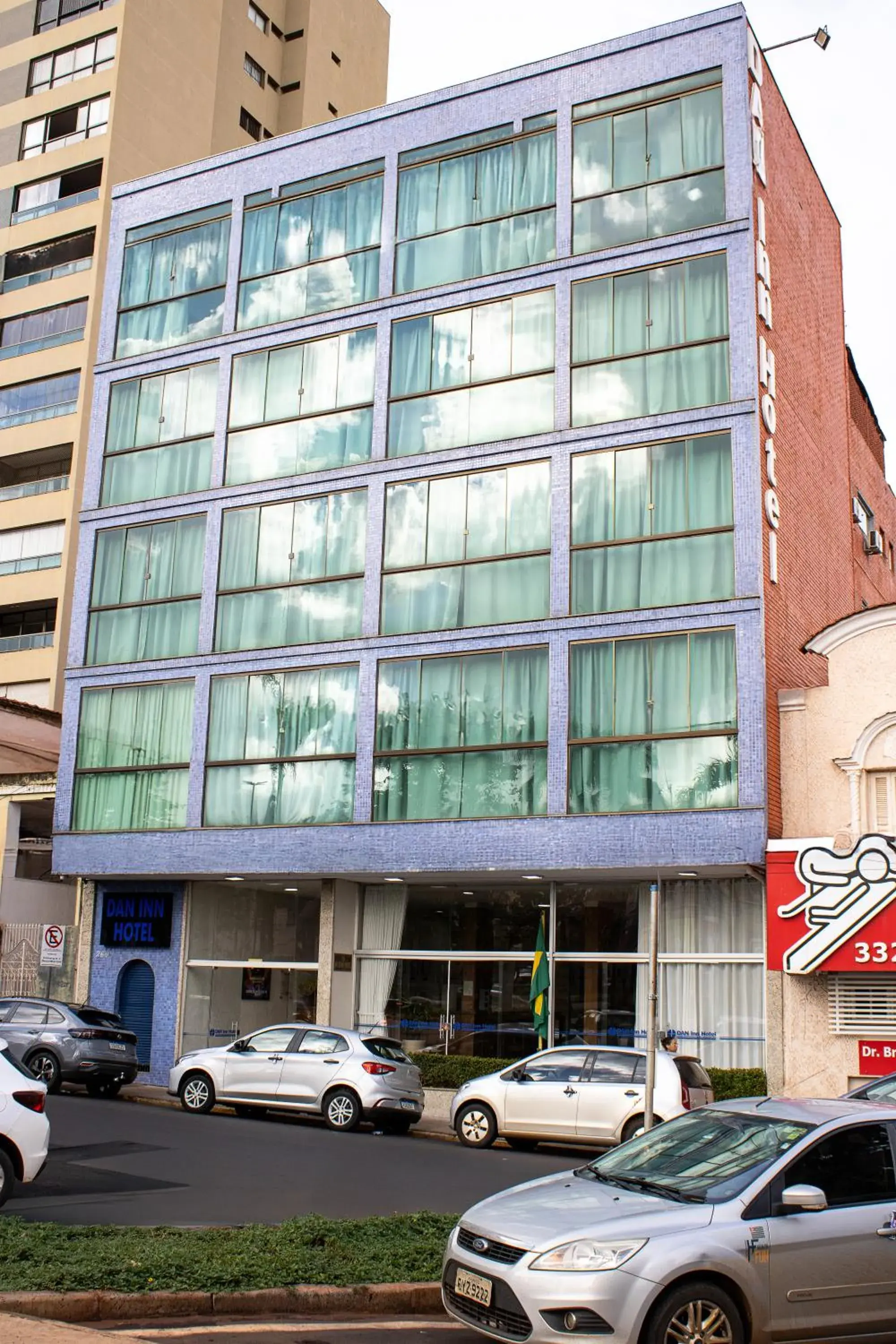 Facade/entrance in Hotel Dan Inn Barretos by Nacional Inn Facade/entrance in Hotel Dan Inn Barretos by Nacional Inn