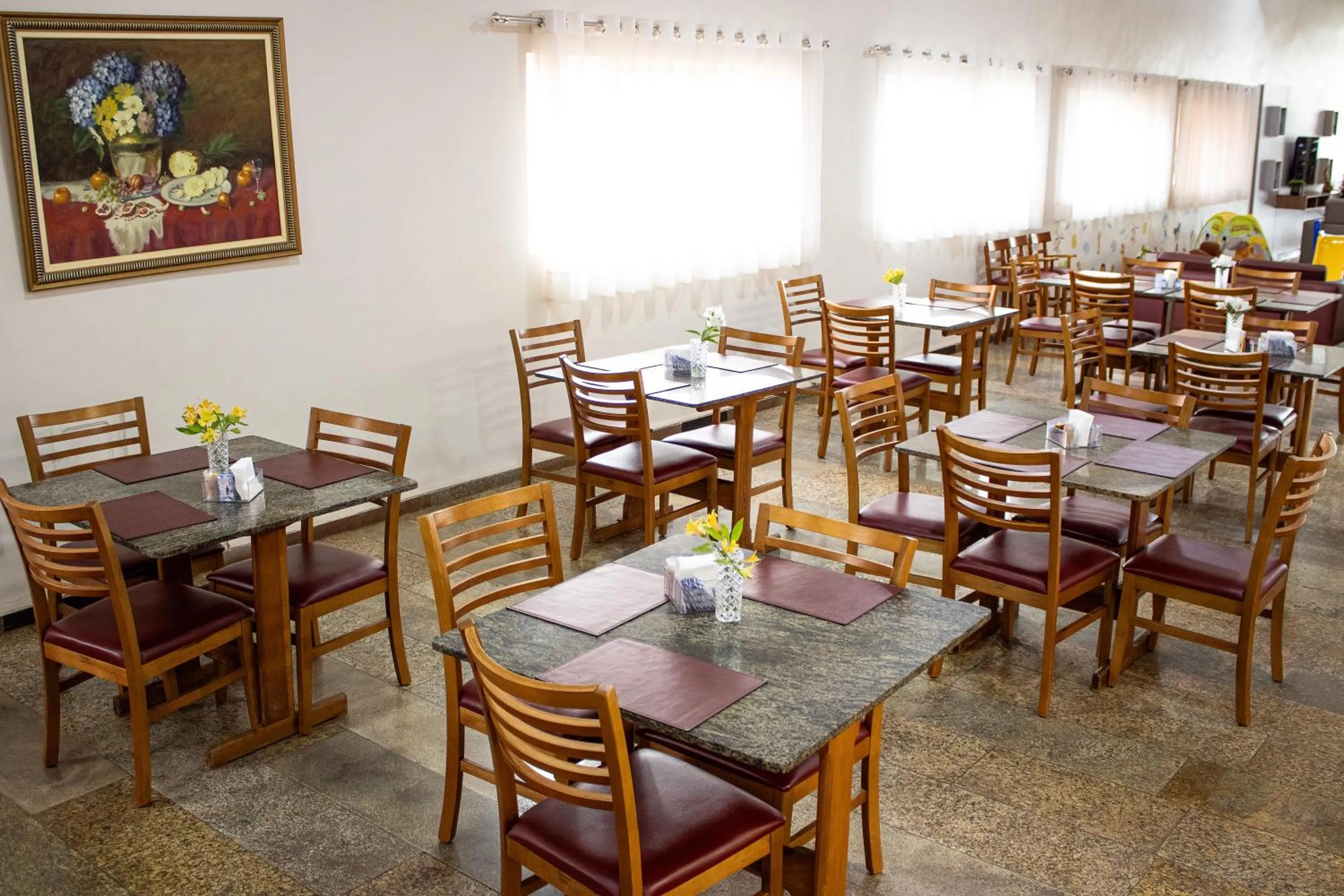 Restaurant/places to eat in Hotel Dan Inn Barretos by Nacional Inn