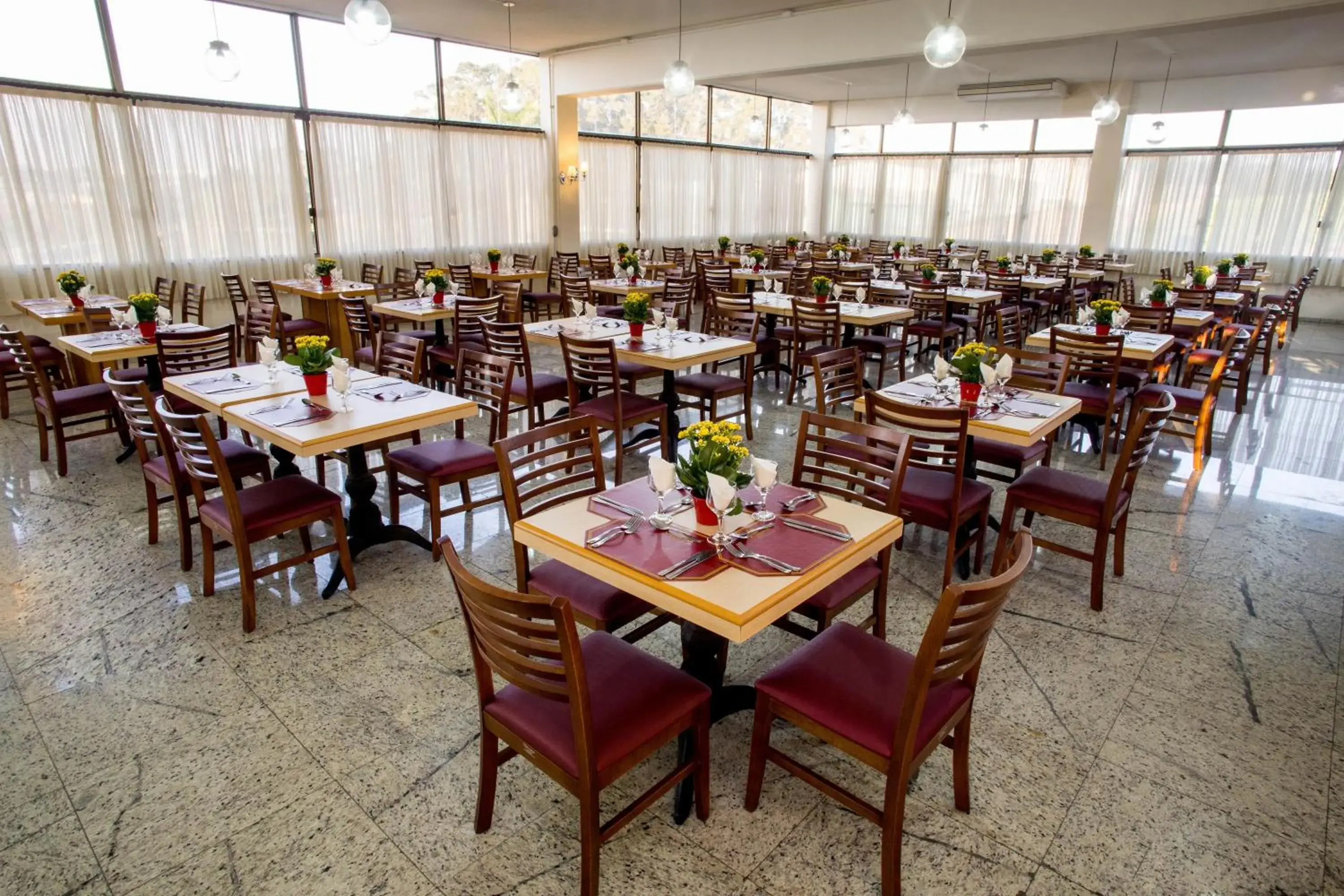 Restaurant/places to eat in Hotel Golden Park Campinas Viracopos By Nacional Inn Restaurant/places to eat in Hotel Golden Park Campinas Viracopos By Nacional Inn