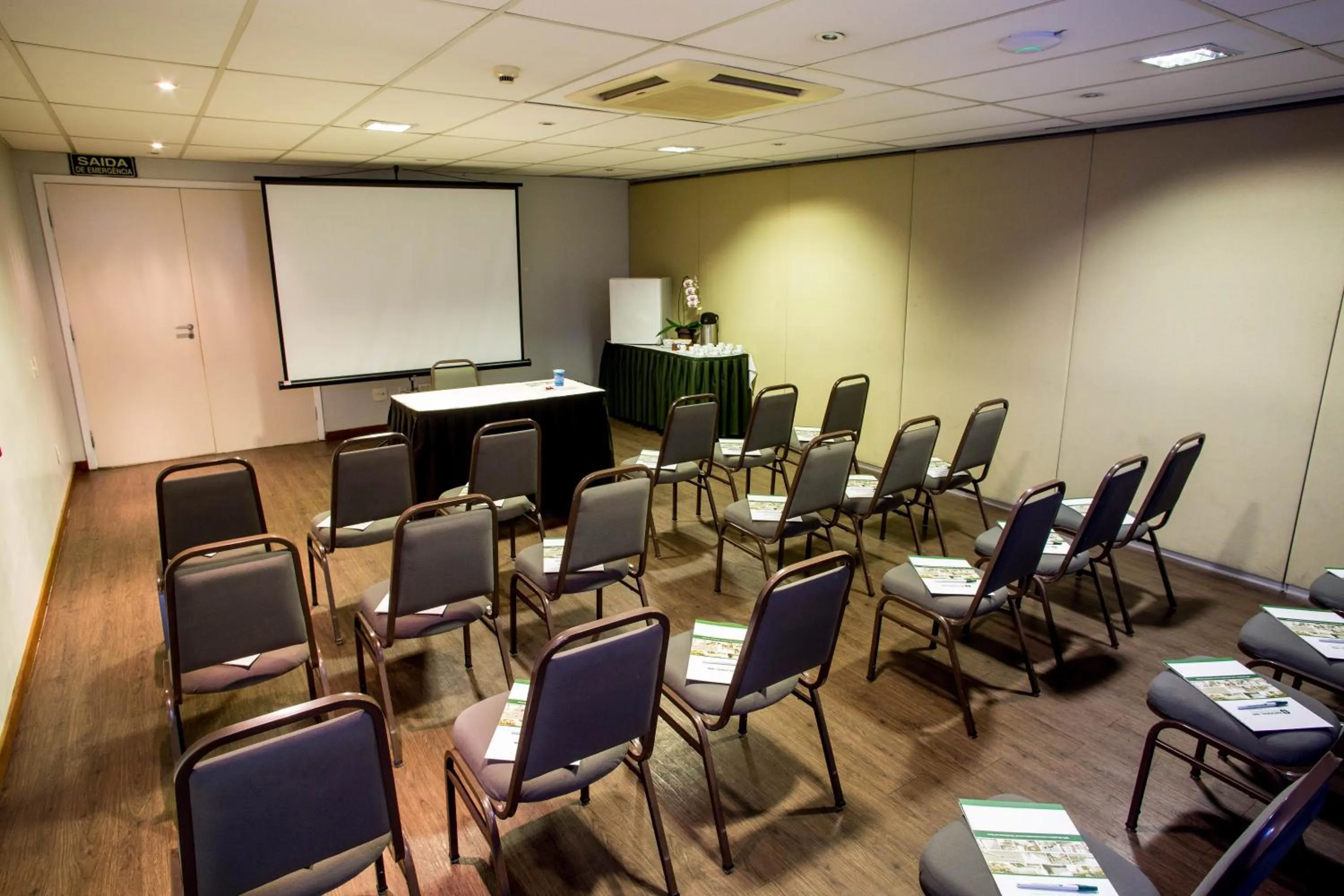 Meeting/conference room in Hotel Golden Park Campinas Viracopos By Nacional Inn