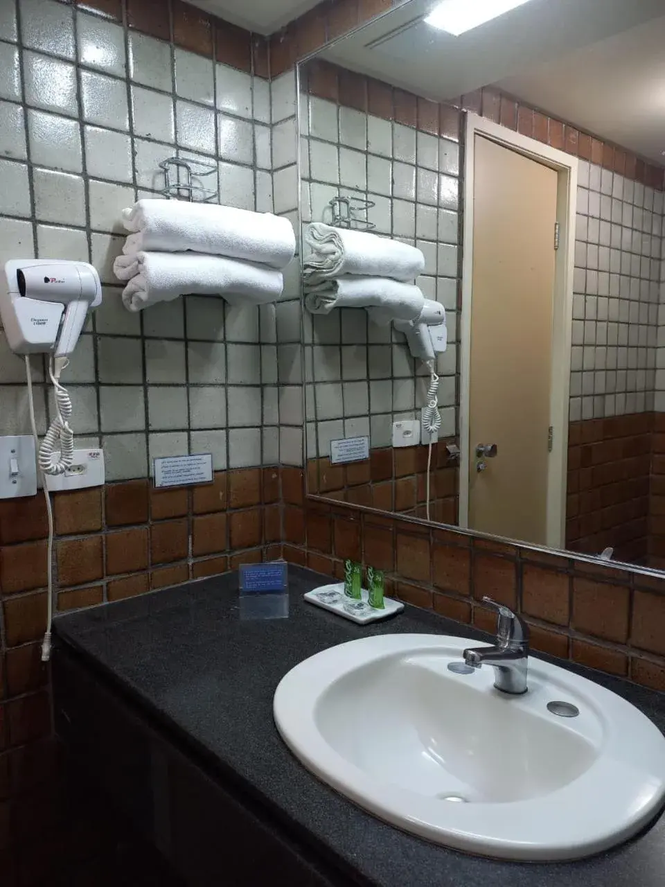 Bathroom in Hotel Dan Inn Mar Piedade - Grande Recife By Nacional Inn Bathroom in Hotel Dan Inn Mar Piedade - Grande Recife By Nacional Inn