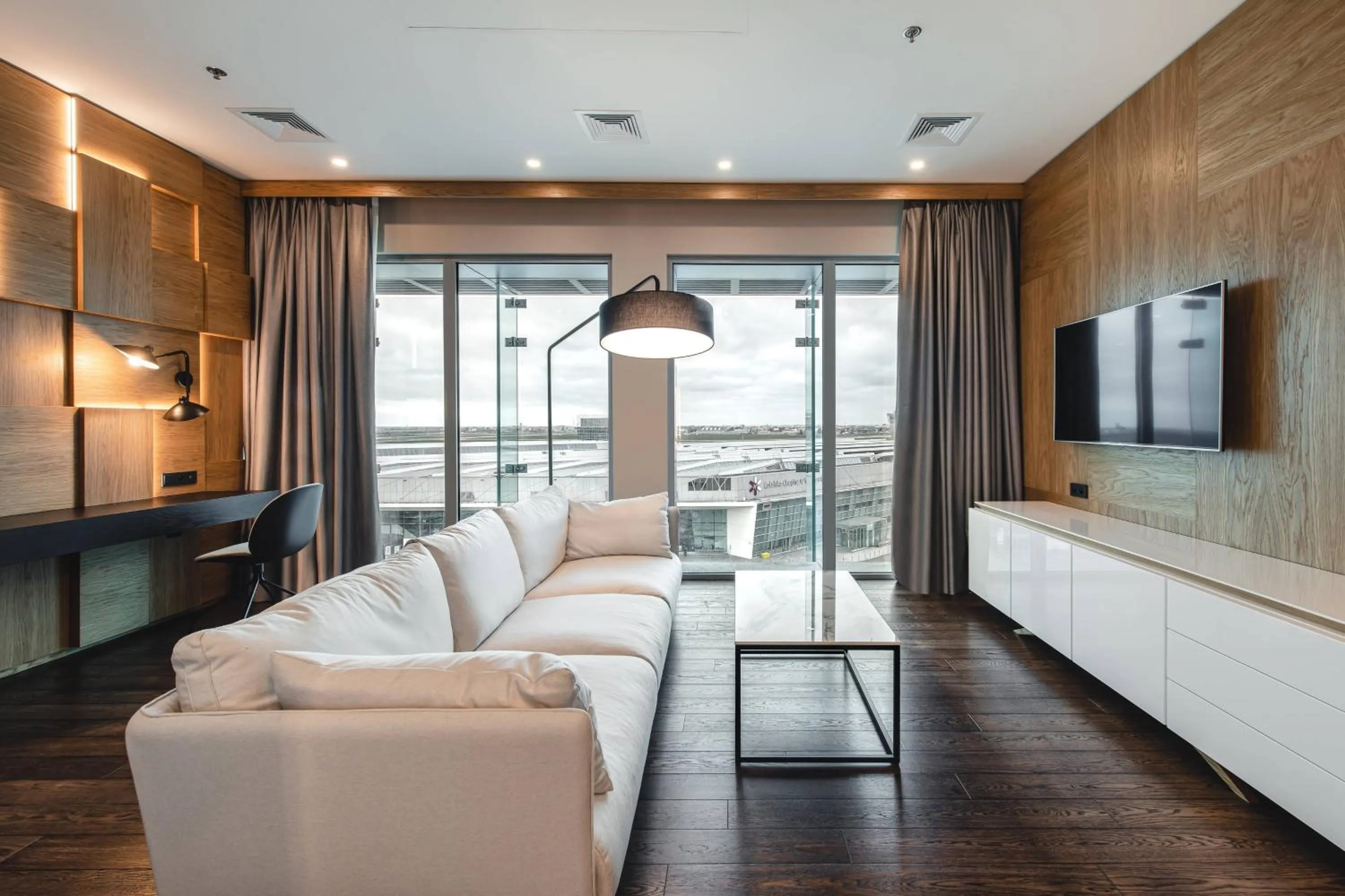Living room in Courtyard by Marriott Warsaw Airport