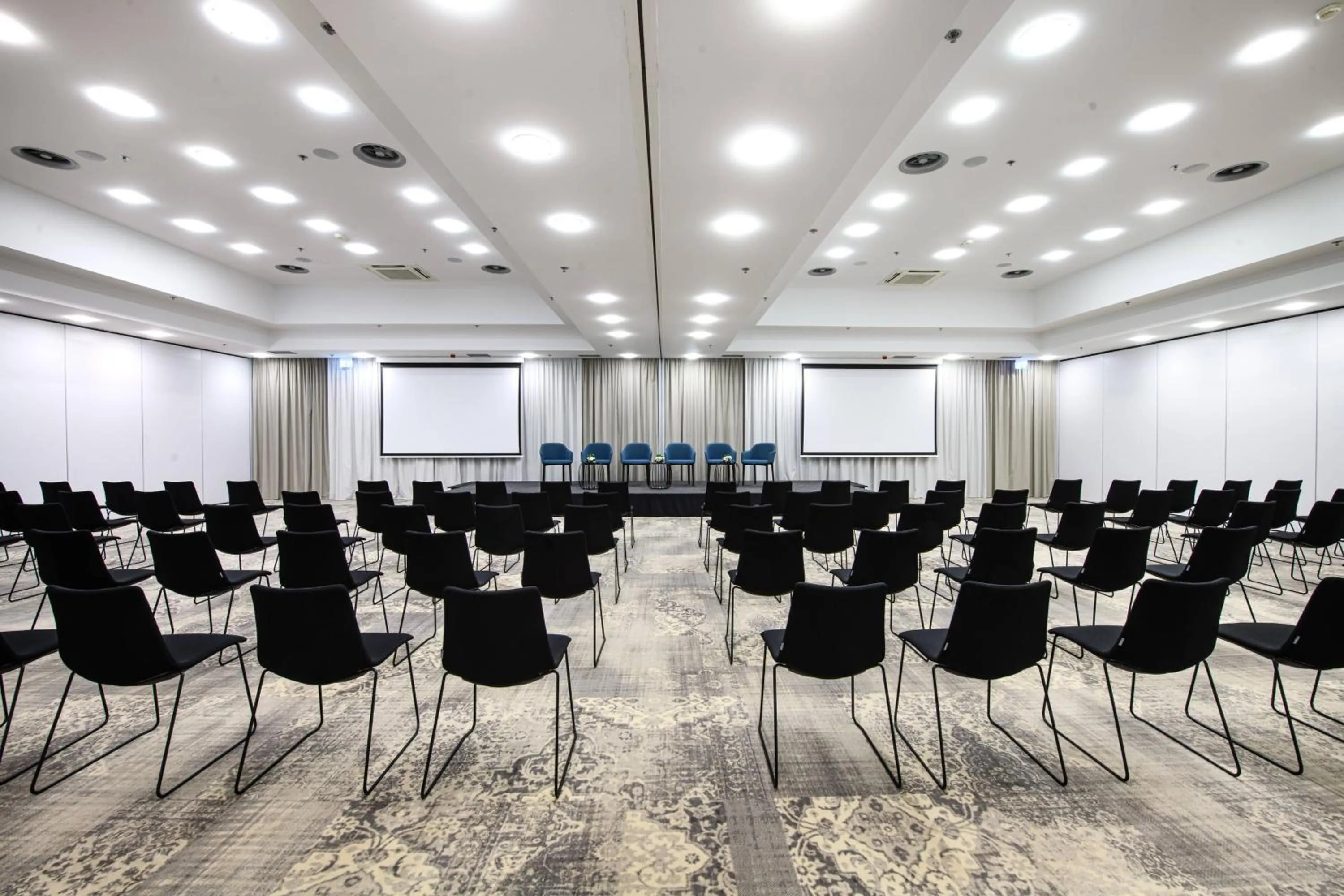 Meeting/conference room in Courtyard by Marriott Warsaw Airport