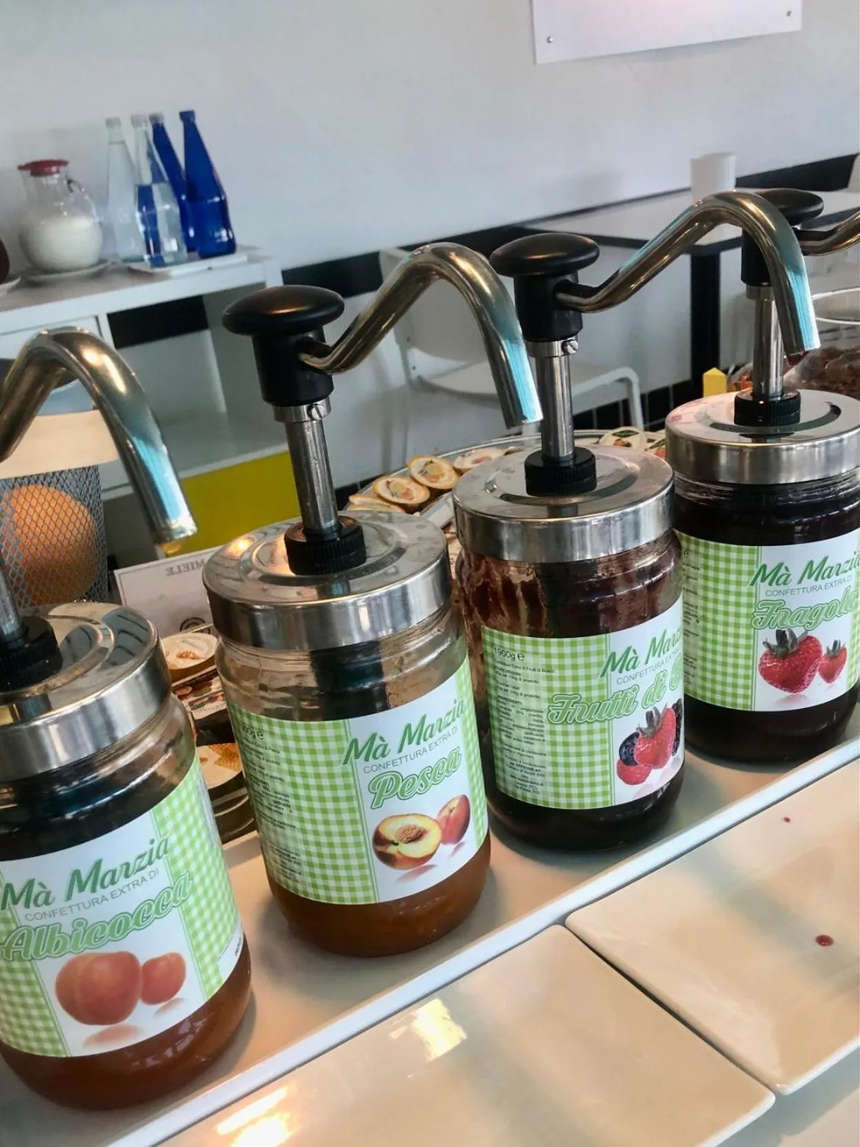 Food and drinks in Hotel Adelphi