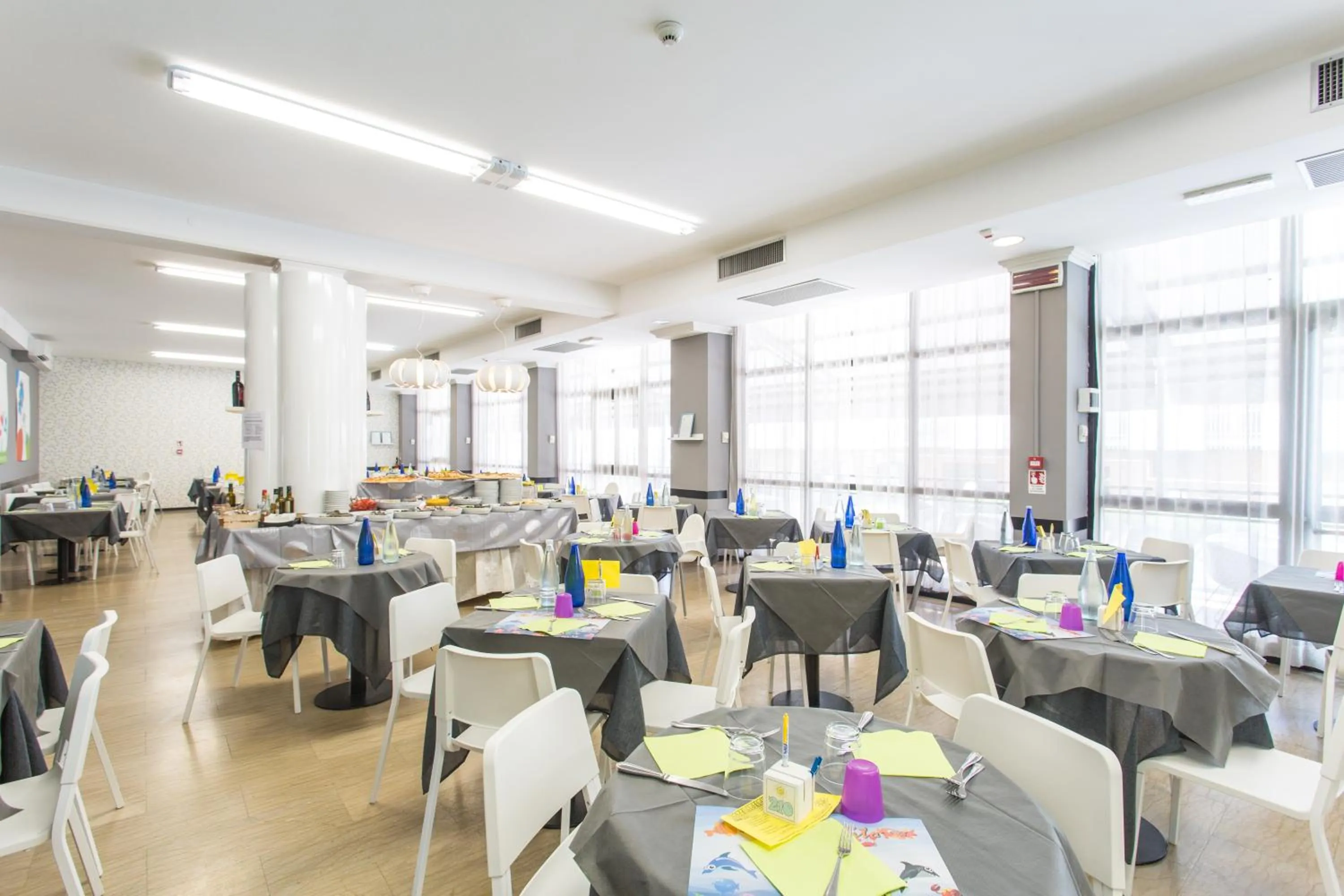 Restaurant/places to eat in Hotel Adelphi