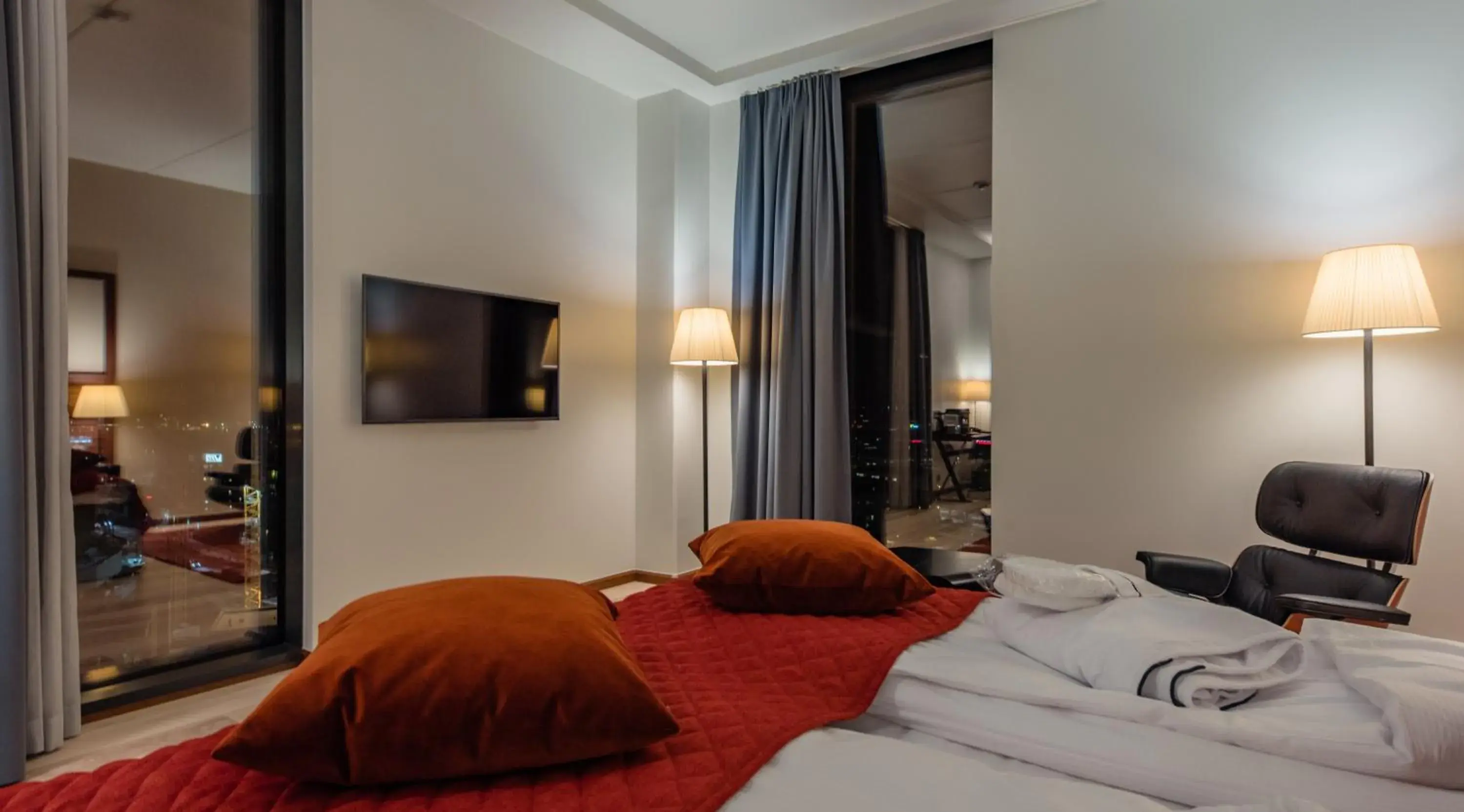 TV and multimedia, Bed in Clarion Hotel Helsinki TV and multimedia, Bed in Clarion Hotel Helsinki