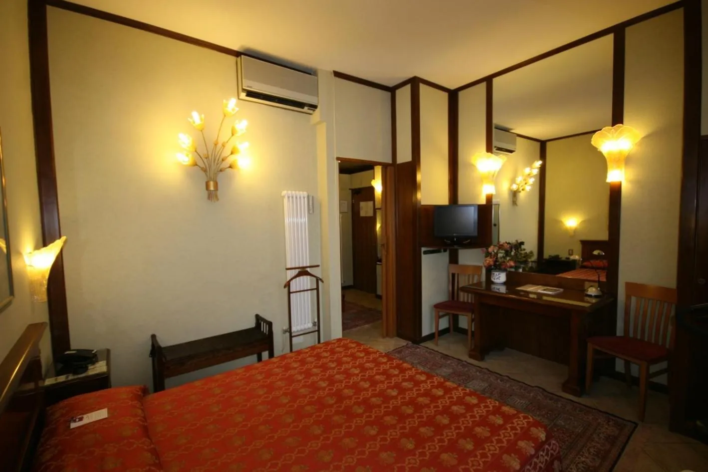 Bedroom, Bed in Hotel Italia City Center