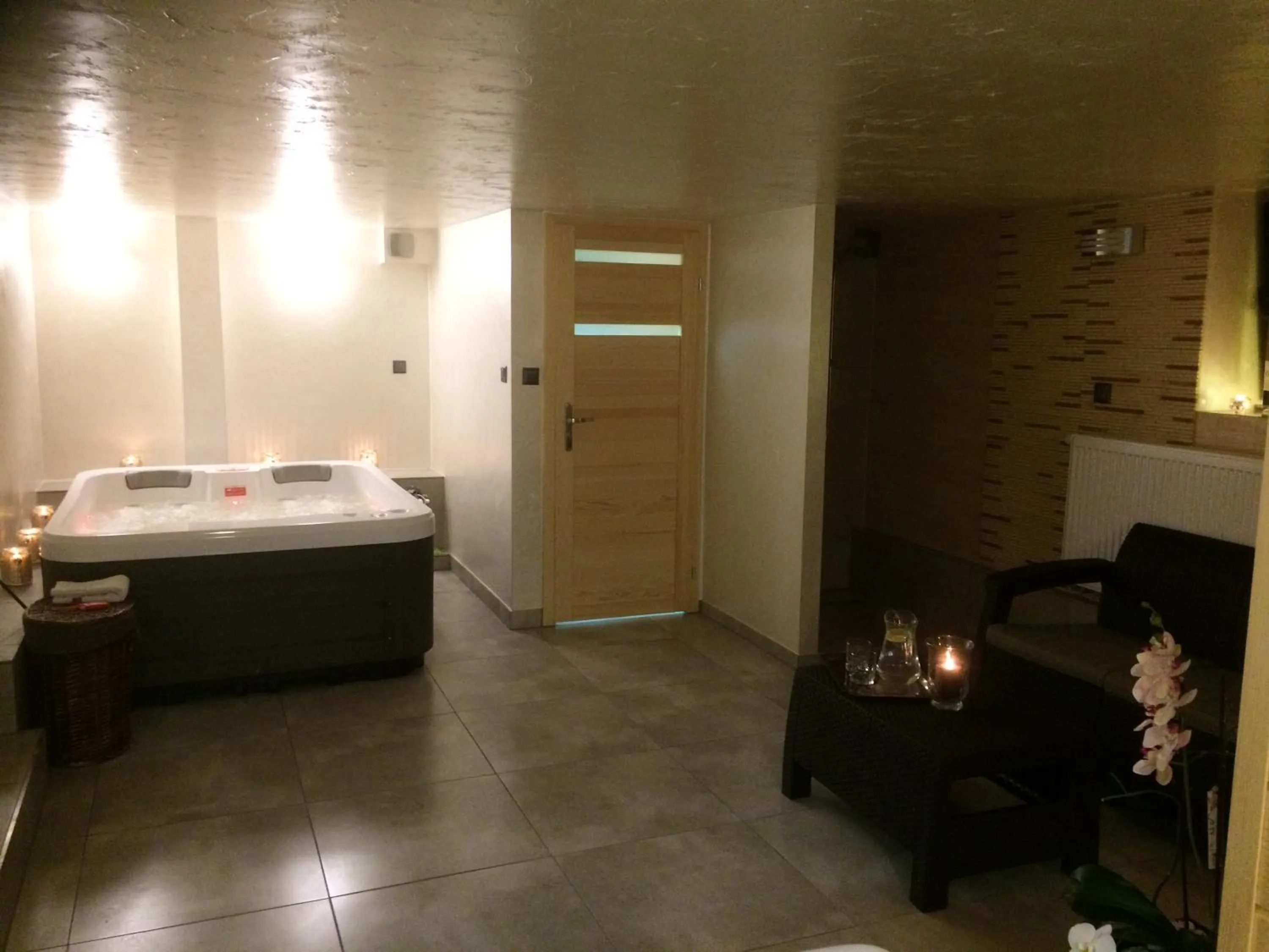 Hot Tub, Bed in Willa Amaretto